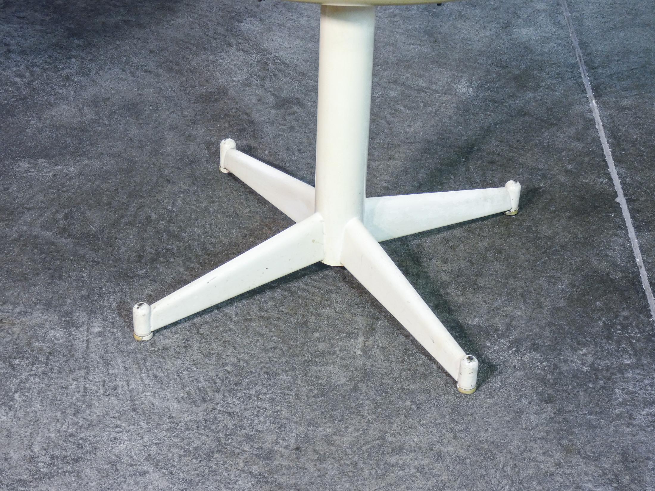 Paire de chaises pivotantes, design Charles et Ray EAMES pour Herman MILLER. 1960s en vente 3