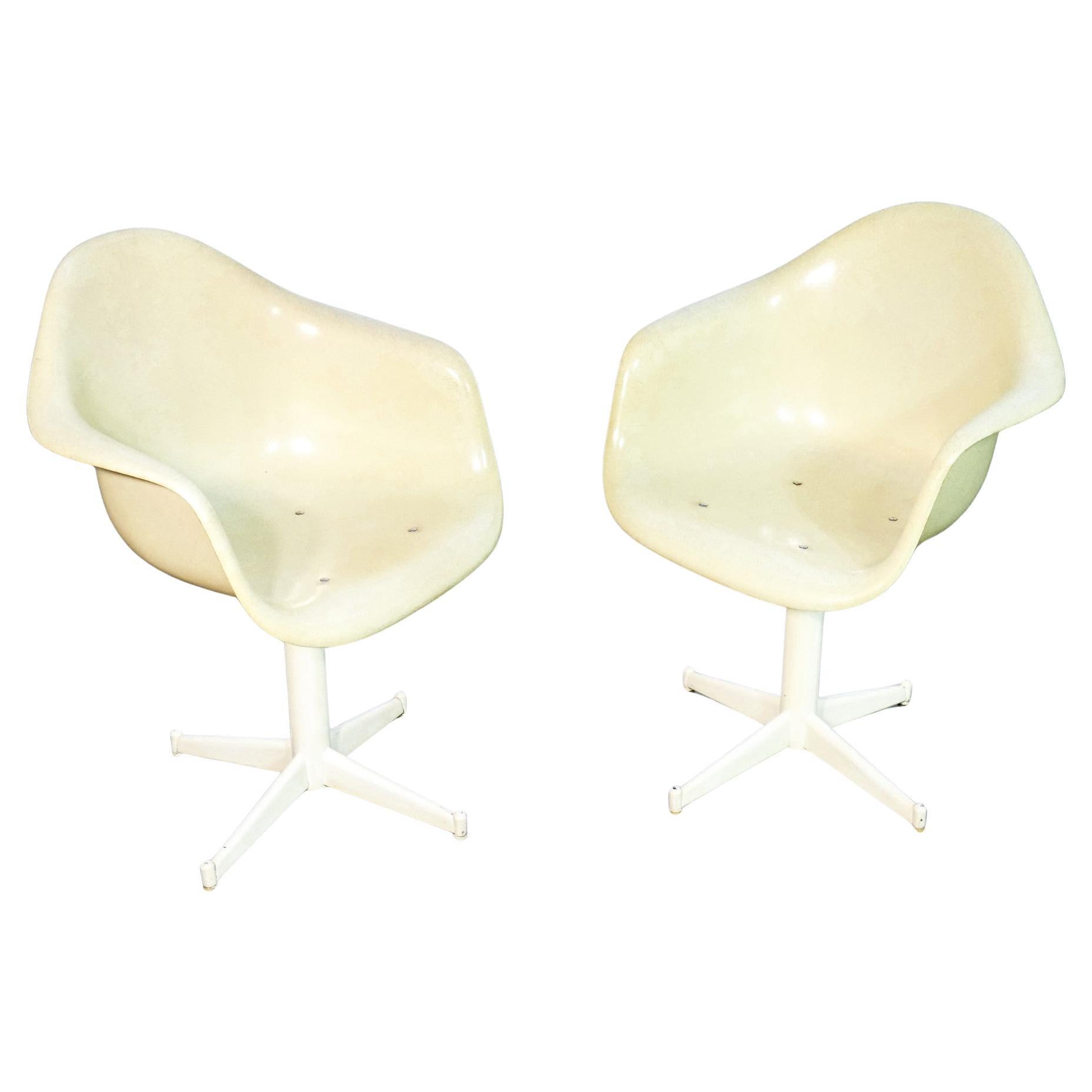 Pair of swivel chairs, design Charles and Ray EAMES for Herman MILLER. Anni 60