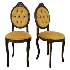 Pareja de sillas de madera y tapizadas de principios del siglo XX