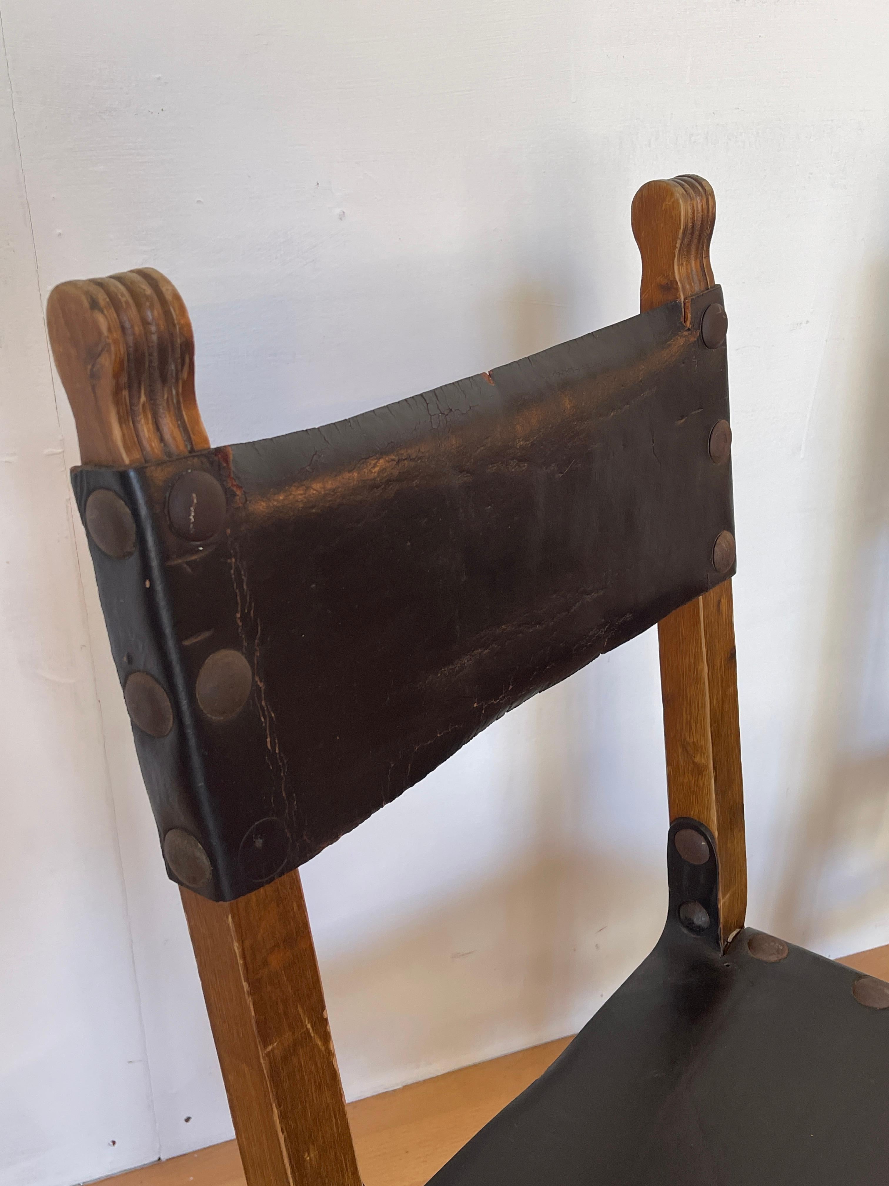 Italian Coppia di sedie in legno e pelle in stile naturale vintage anni '30 in vendita