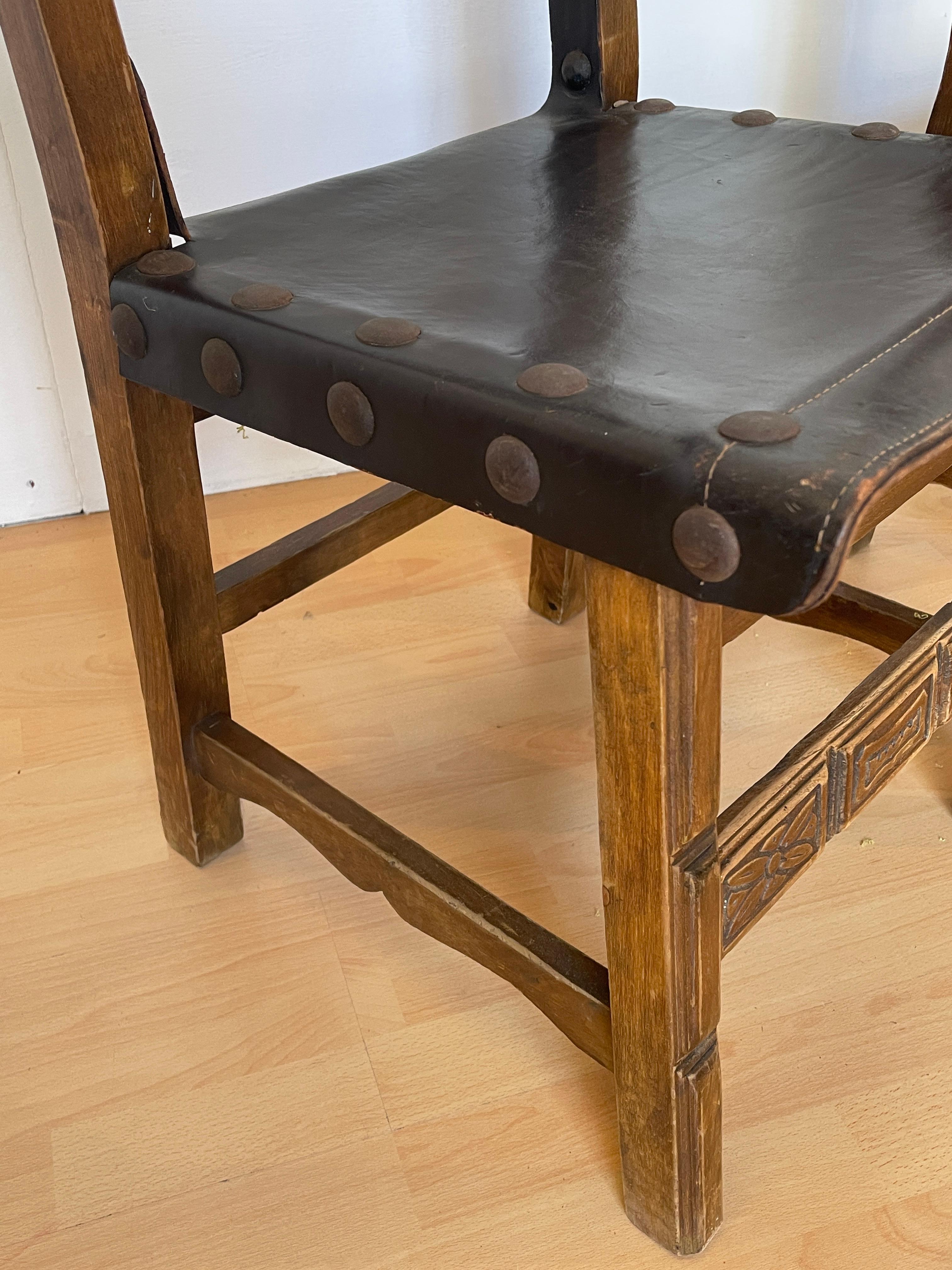 Altro Coppia di sedie in legno e pelle in stile naturale vintage anni '30 in vendita