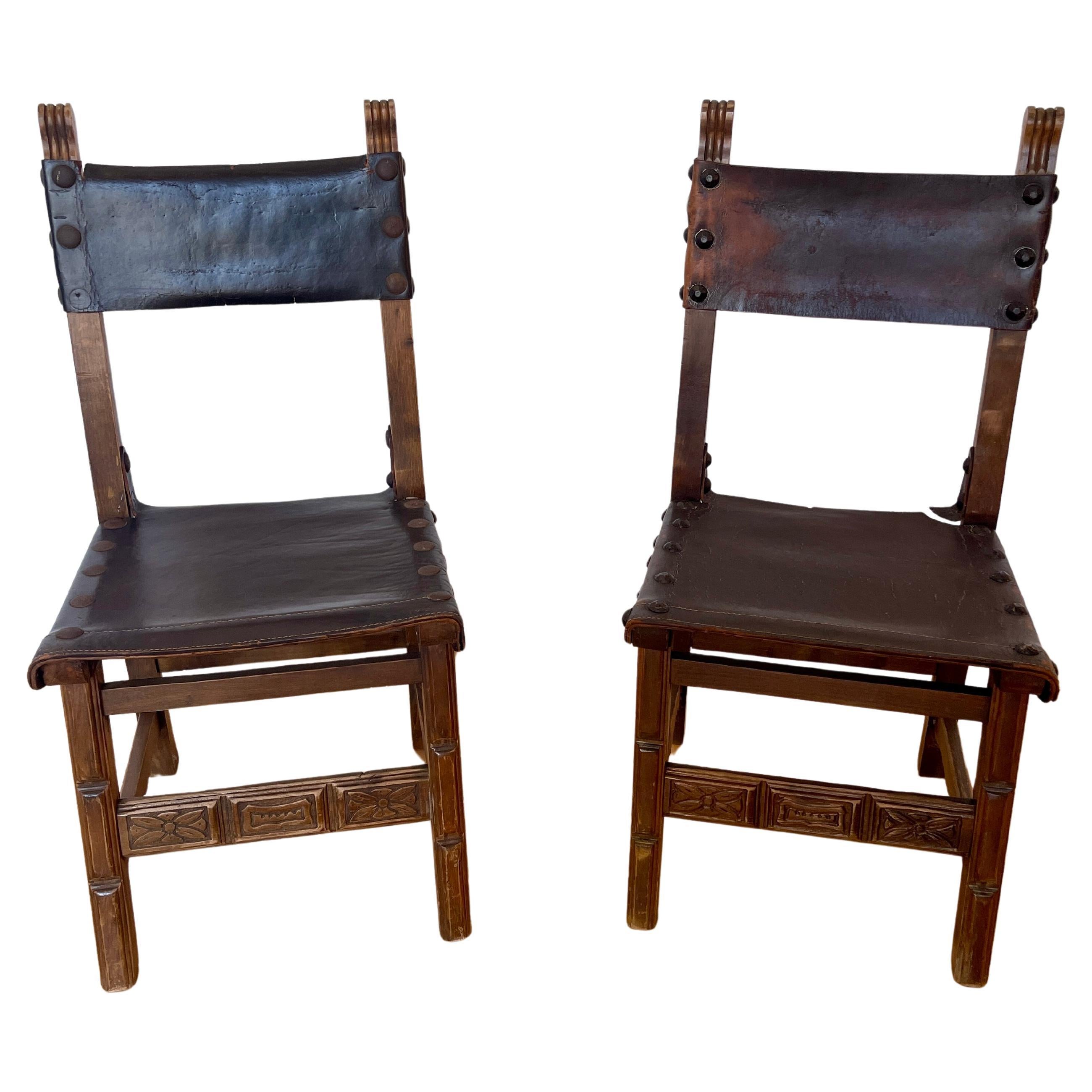 Coppia di sedie in legno e pelle in stile naturale vintage anni '30 in vendita