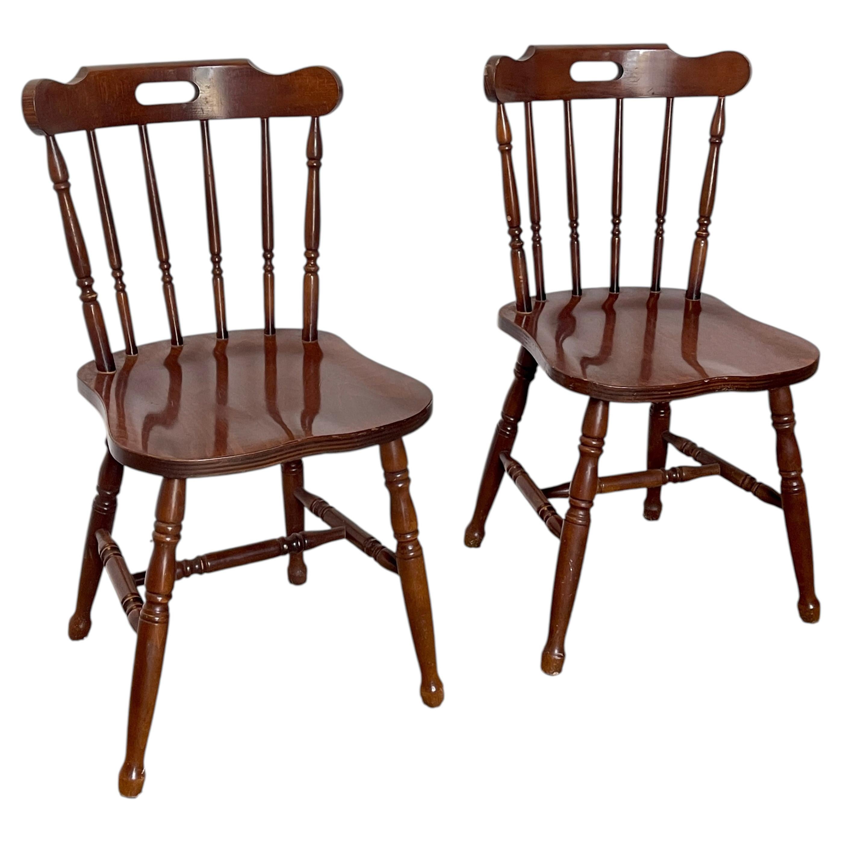 Coppia di sedie in legno rustico stile "Old America", anni '70