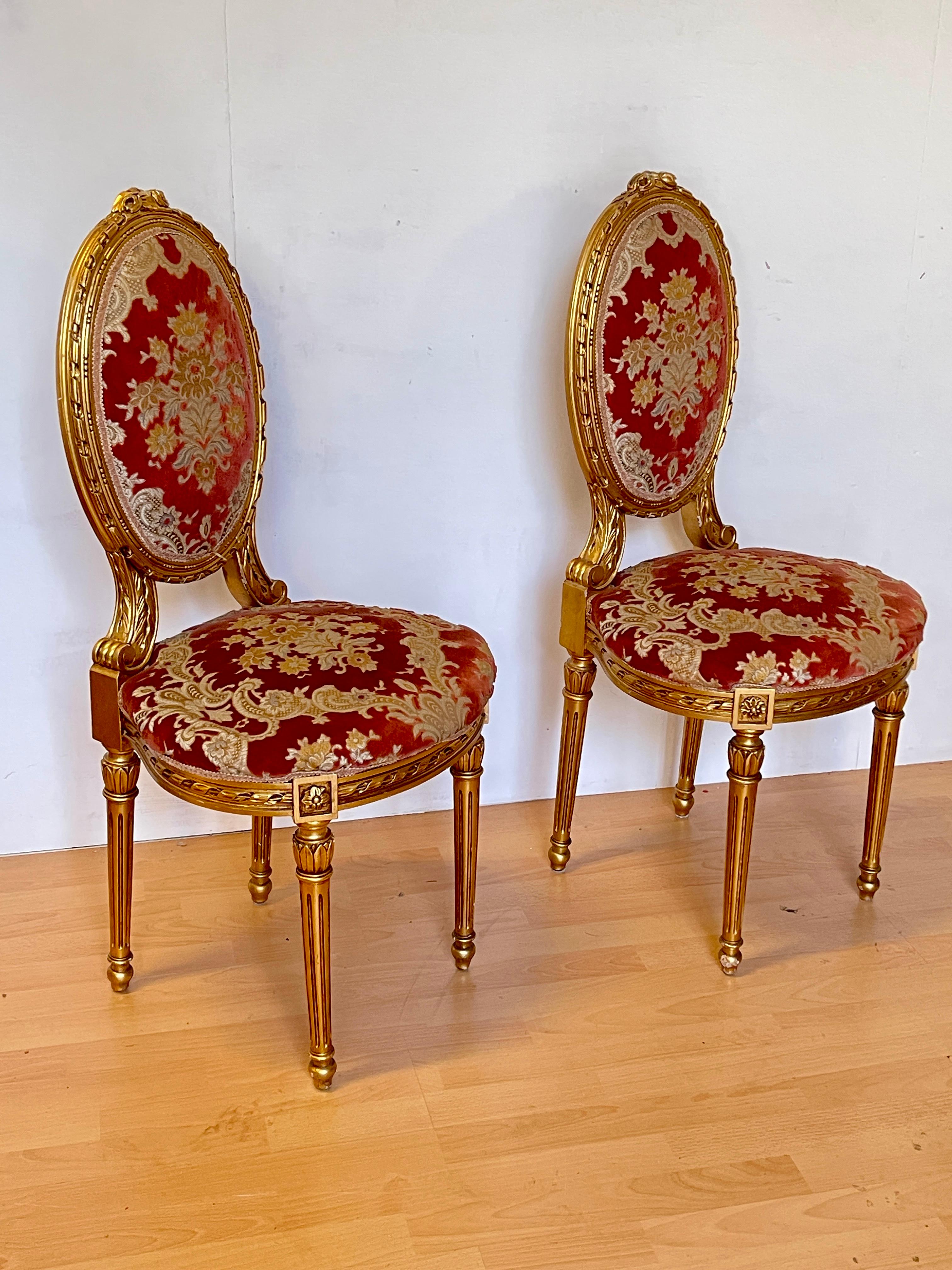 Pair of Chairs in Louis XVI Style - Gilded Carvings and Baroque Upholstery In Fair Condition For Sale In Cantù, IT