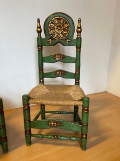 Coppia di Sedie in Stile Neoclassico Verde e Oro con Seduta in Paglia, anni '40