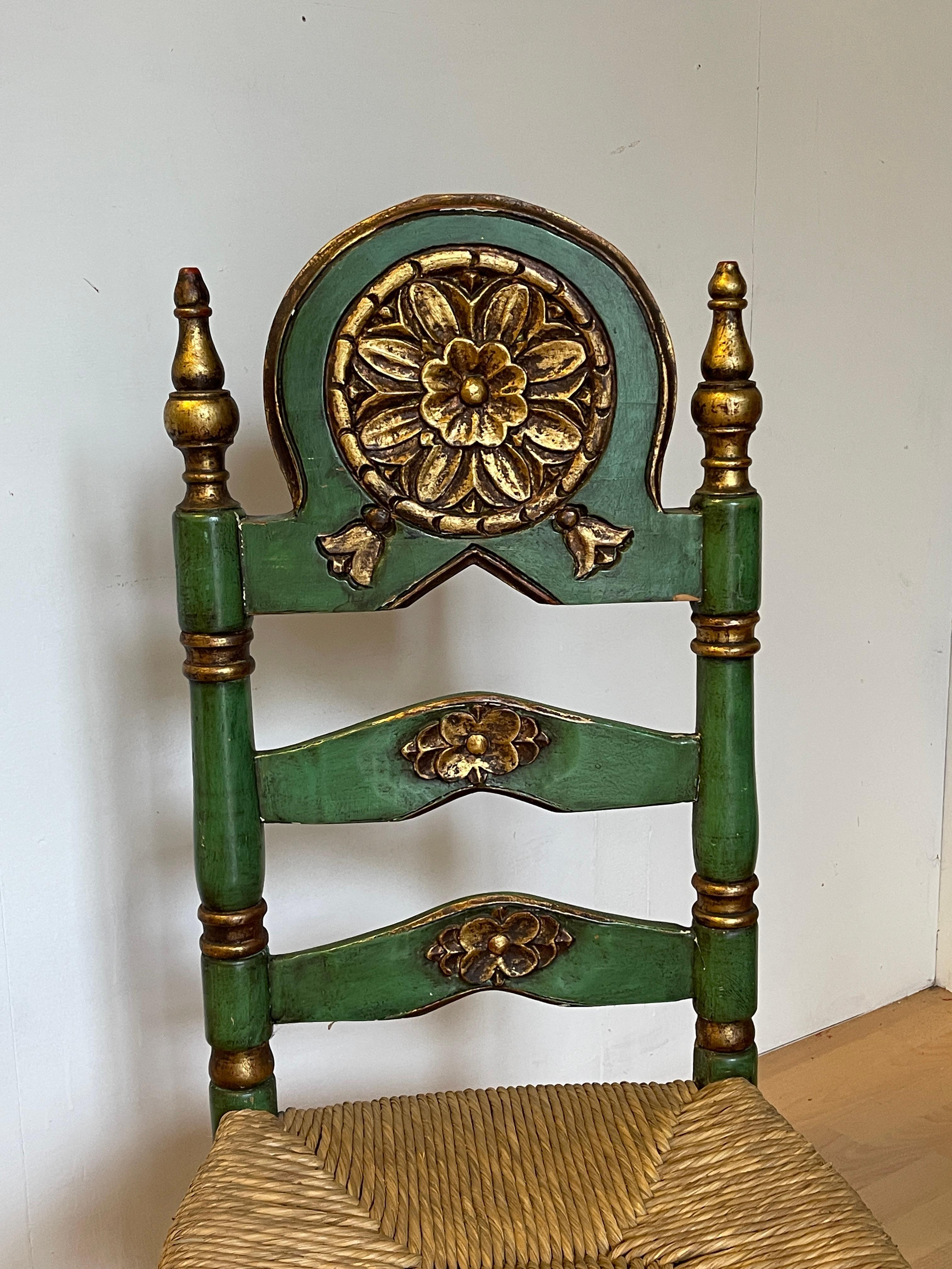 Paar grün-goldene Stühle im neoklassischen Stil mit Strohsitzen, 1940er Jahre im Zustand „Gut“ im Angebot in Cantù, IT