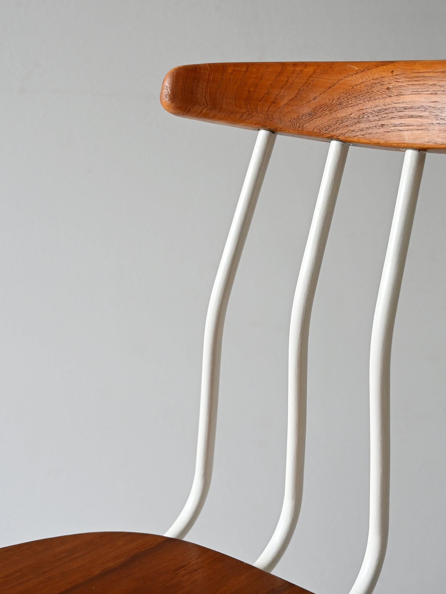 Mid-20th Century Paire de chaises nordiques en bois en vente