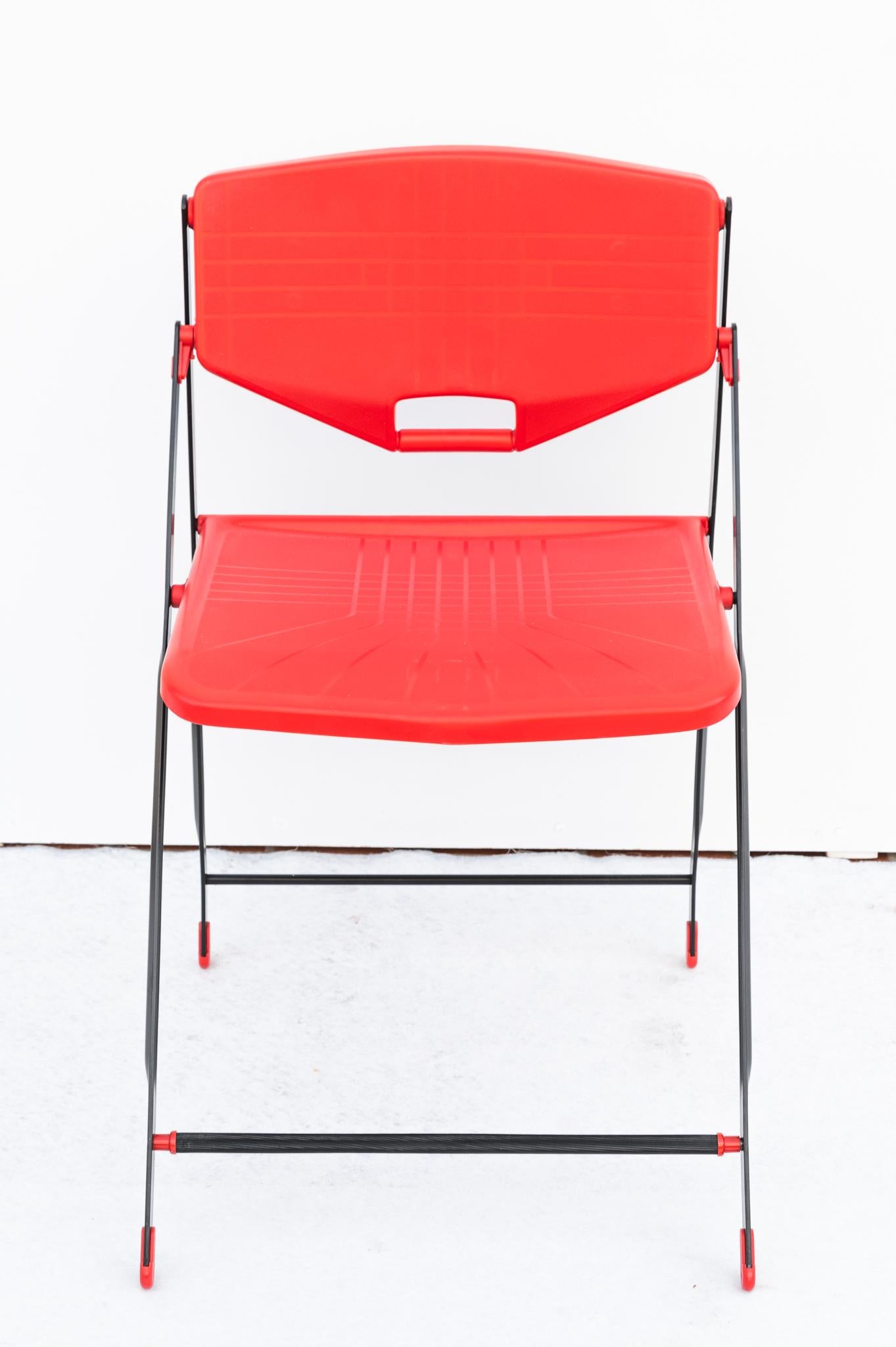 Coppia di Sedie Pieghevoli di Flip Magis, Anni '80. 
Rarissima Coppia di Sedie pieghevoli Design Amalfitano Negrello e Scagnellato Filip Magis Manufactured by Poliplast.  
Il prezzo della spedizione si intende per il territorio italiano, per le