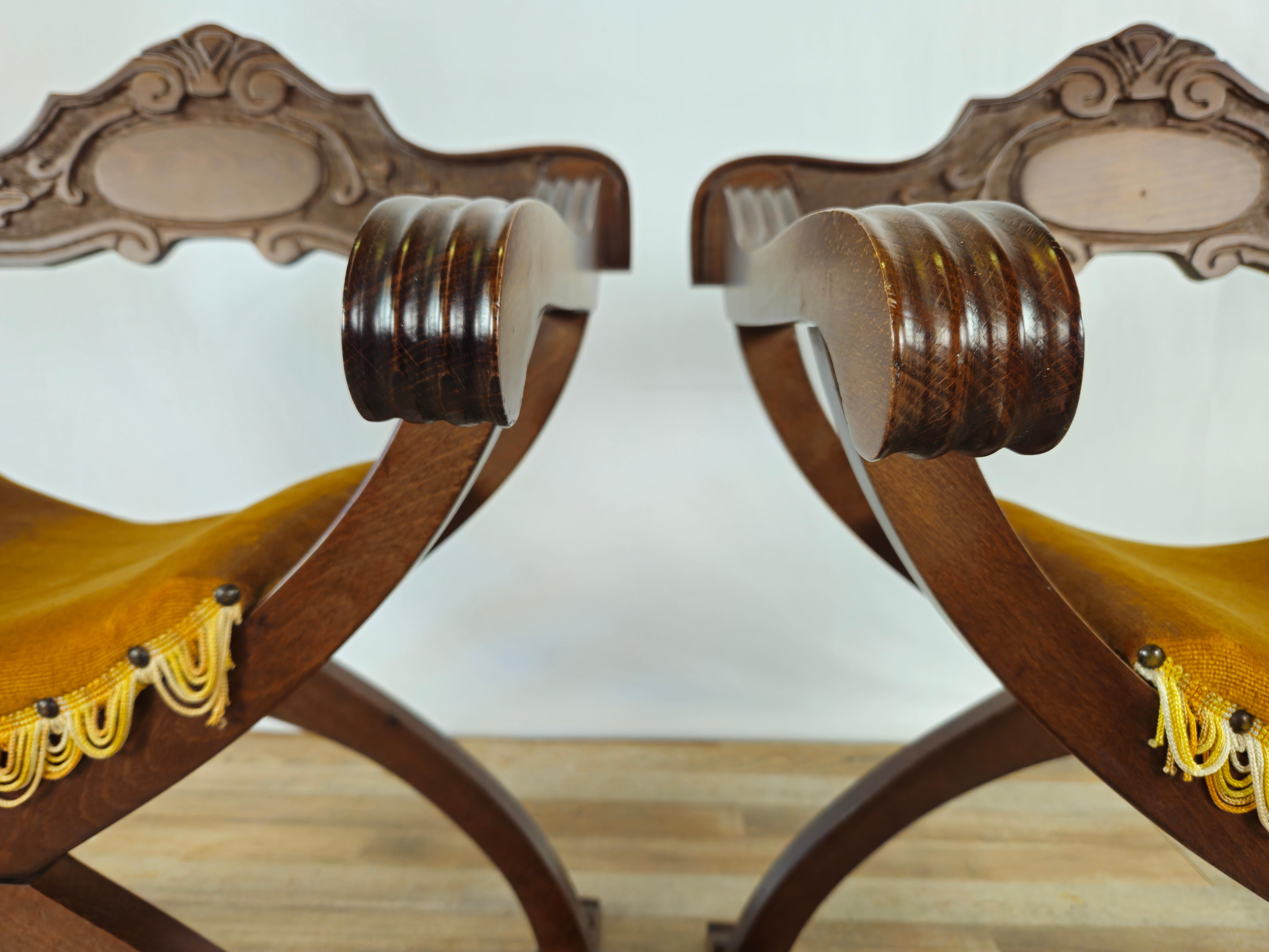 Paar Savonarola-Stühle mit gepolstertem Sitz 20. Jahrhundert im Angebot 3