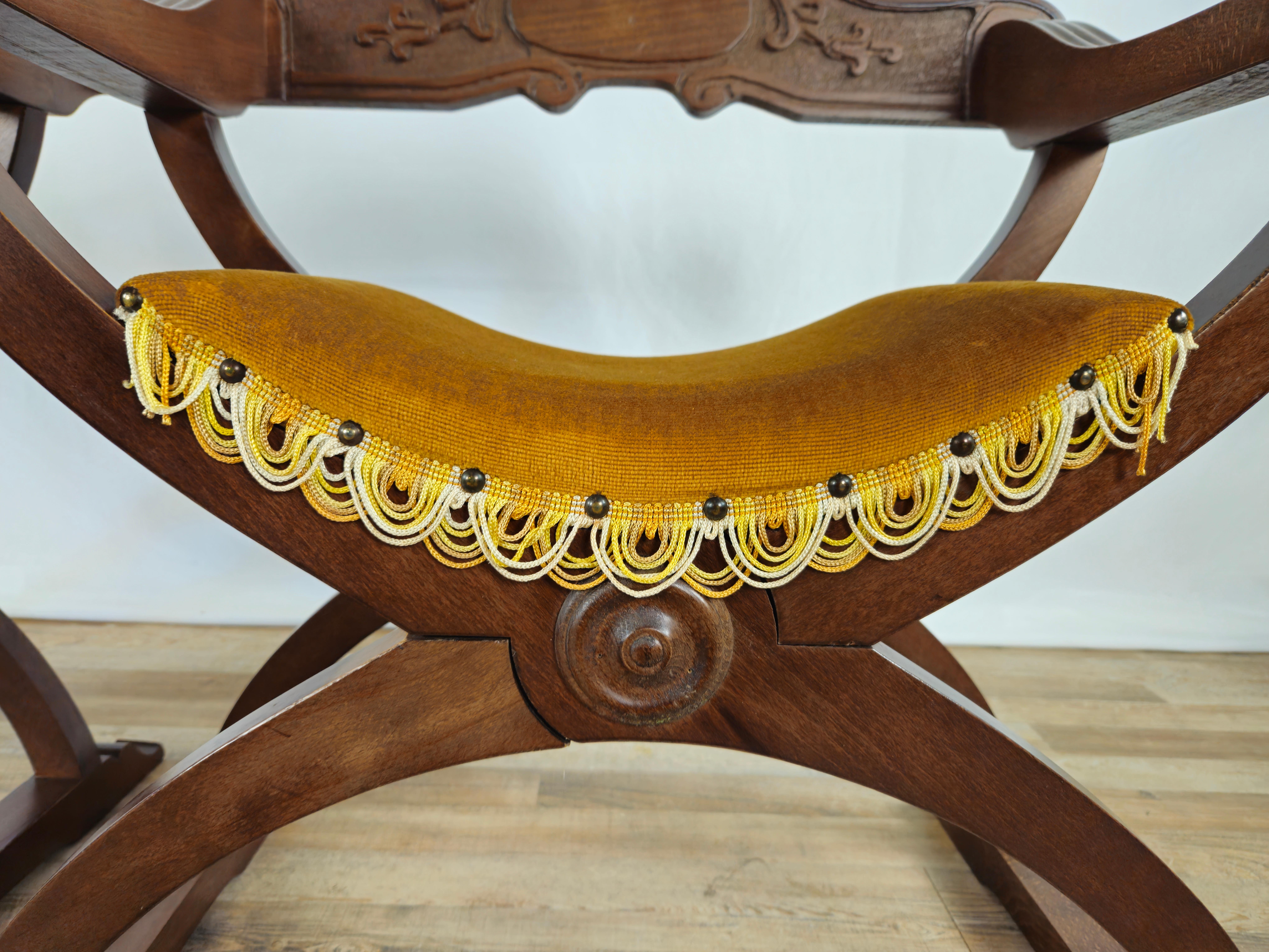 Paire de chaises Savonarola avec assise rembourrée 20e siècle en vente 7