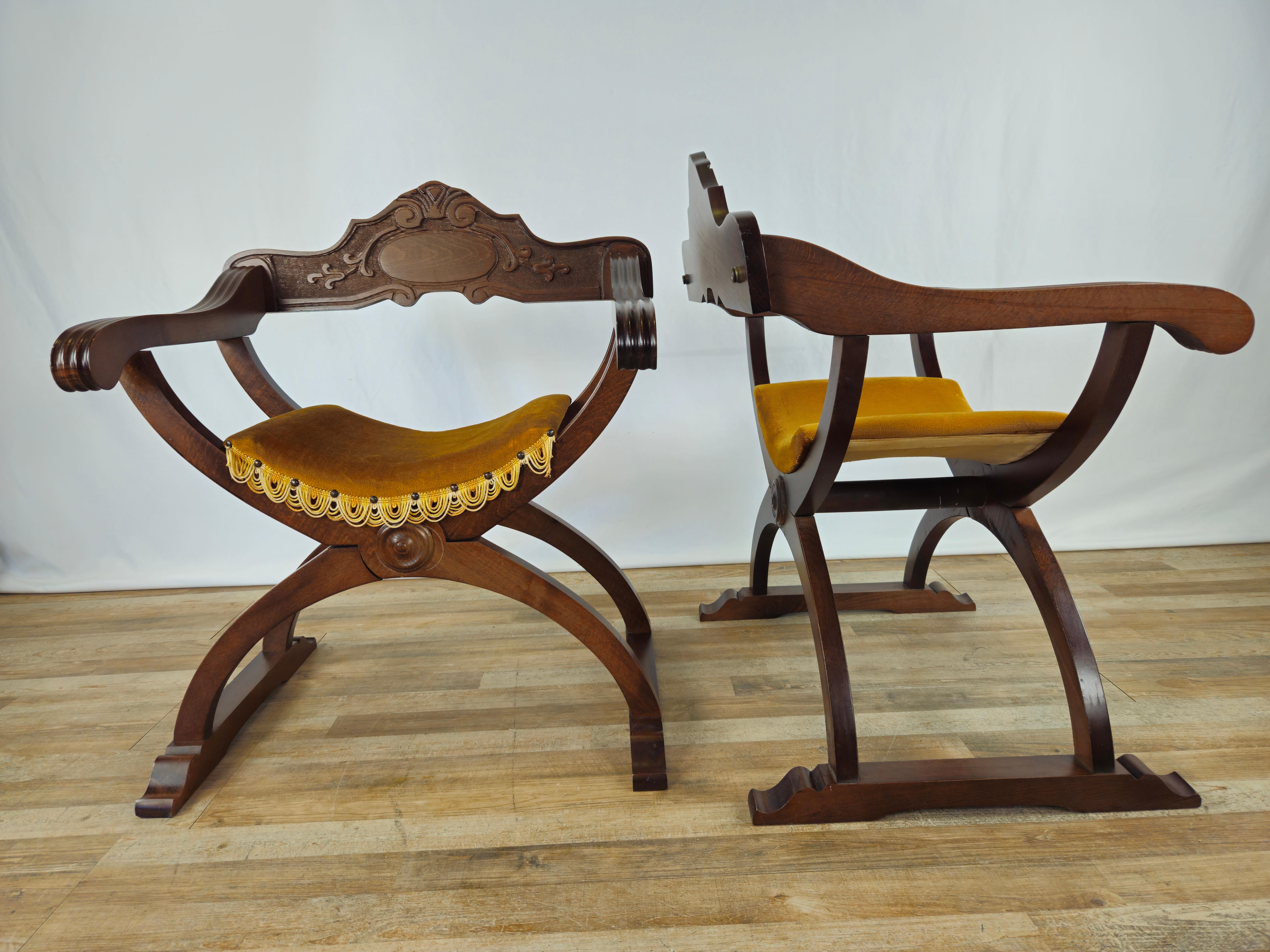 Mid-Century Modern Paire de chaises Savonarola avec assise rembourrée 20e siècle en vente