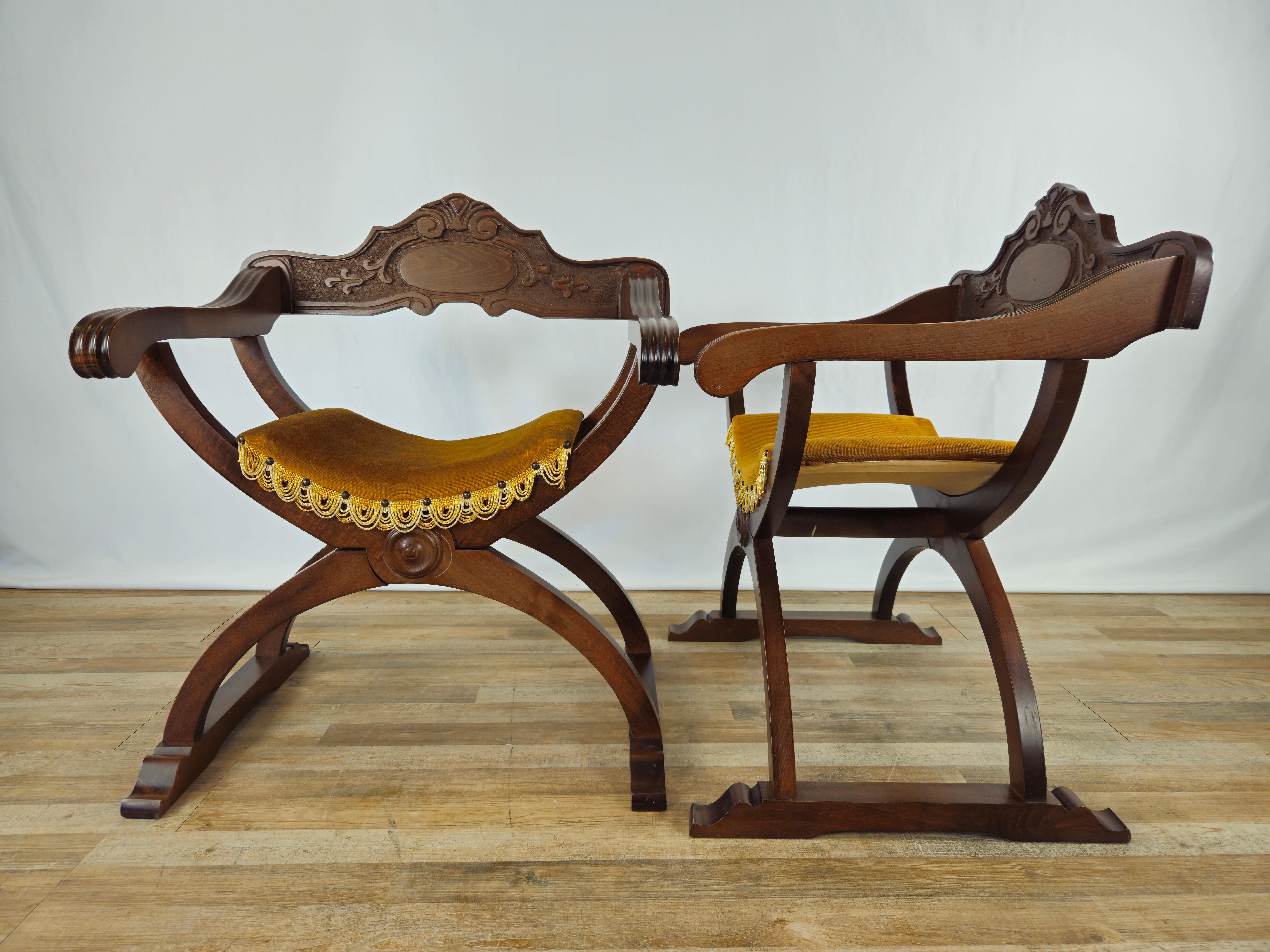 Paar Savonarola-Stühle mit gepolstertem Sitz 20. Jahrhundert im Zustand „Gut“ im Angebot in Premariacco, IT