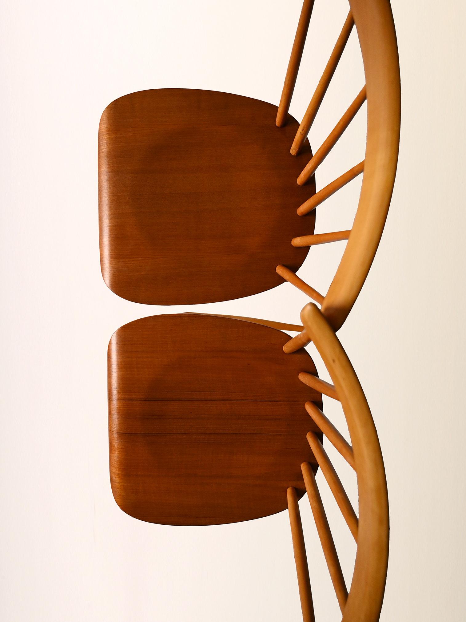 Paar 50er/60er Jahre skandinavische Stühle in Buche und Teak Pinstol Typ im Angebot 1