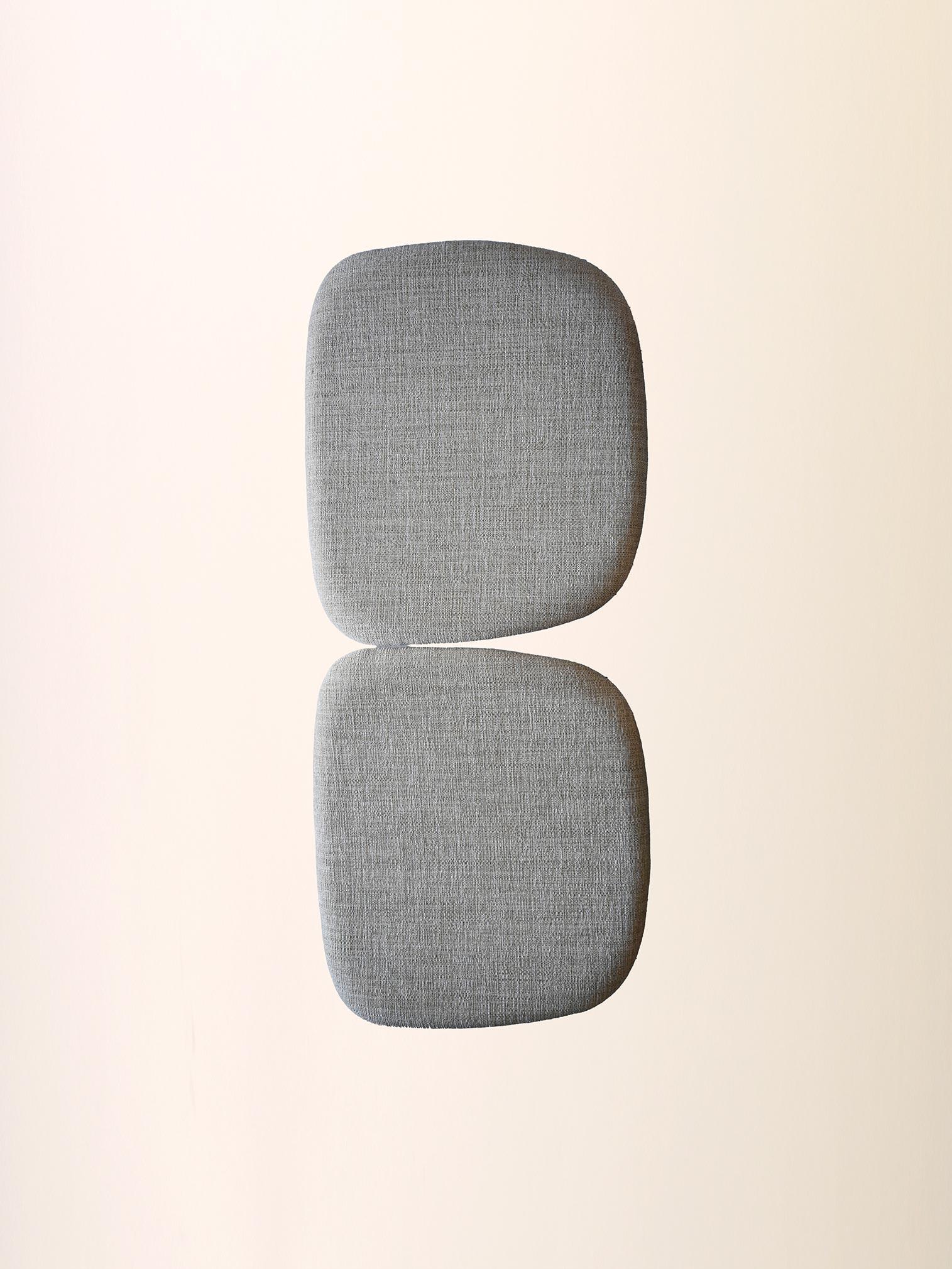 Pair of Scandinavian chairs in wood and fabric For Sale 2