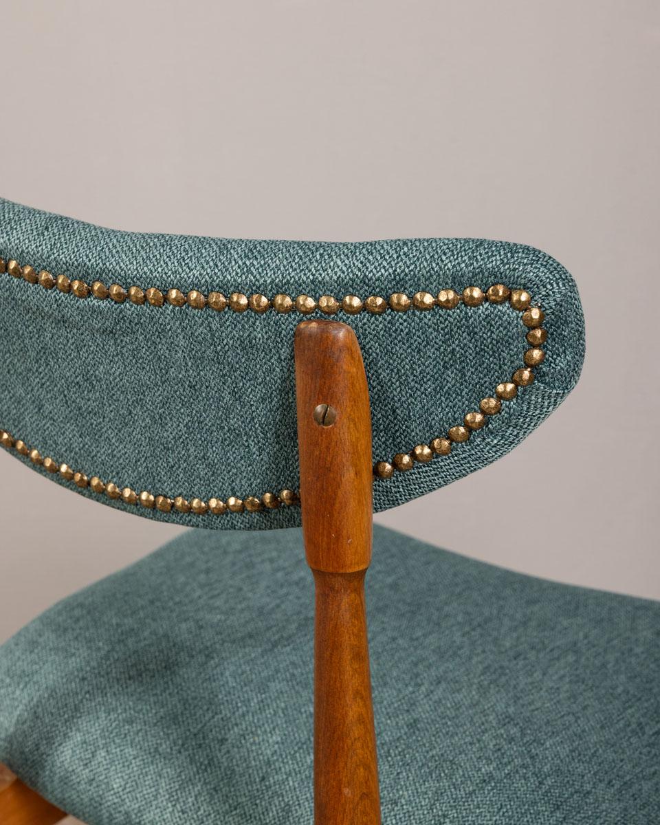 Mid-20th Century Coppia di sedie vintage anni 60 in tessuto verde design Italiano in vendita