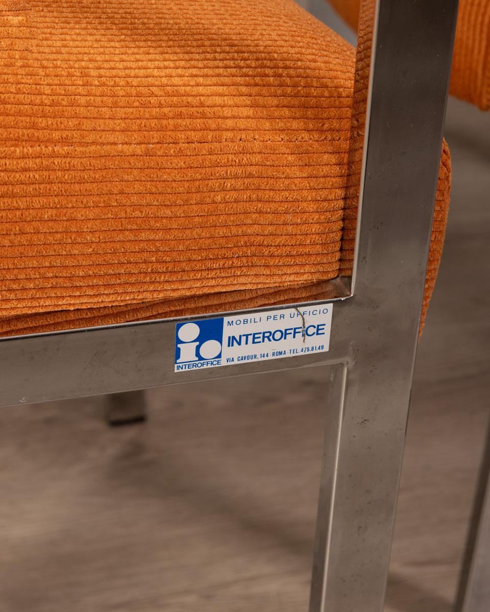 Paire de chaises en velours orange vintage des années 80 design italien 3