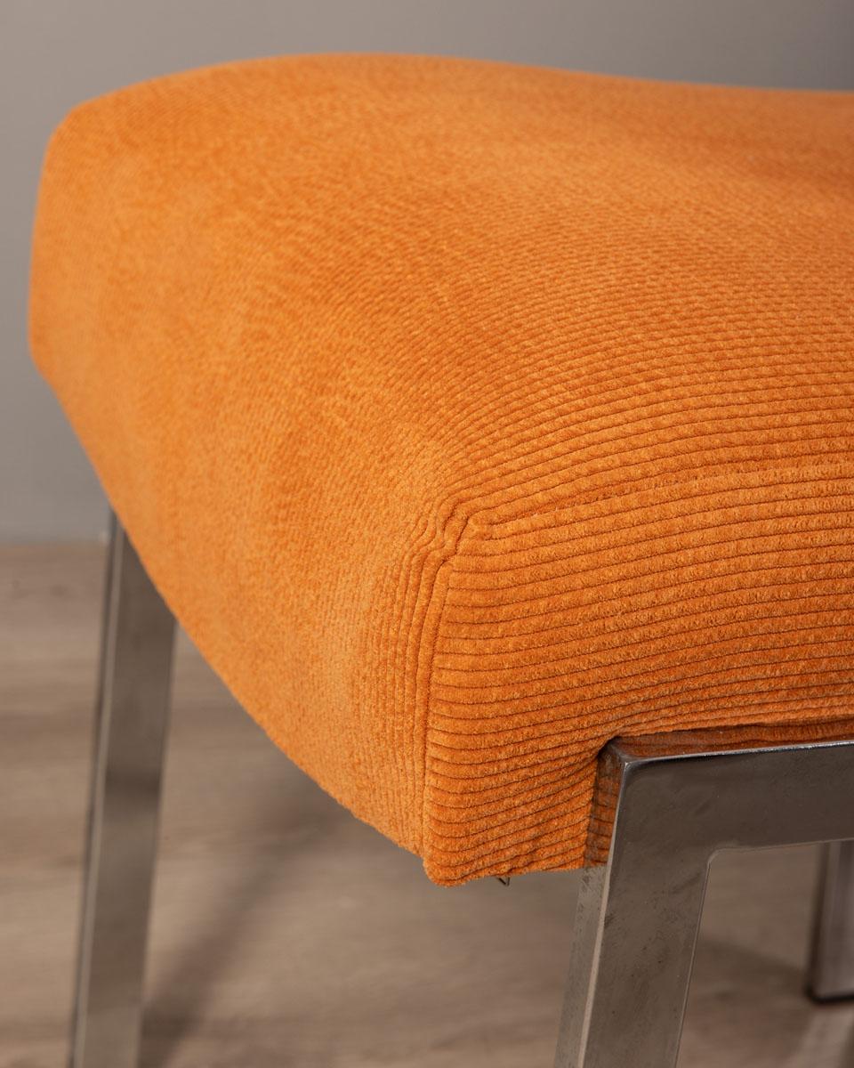 Paire de chaises en velours orange vintage des années 80 design italien 4