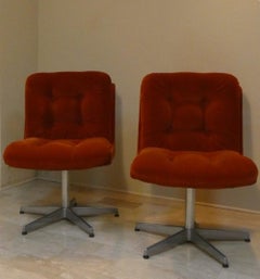 Paire de fauteuils en velours couleur rouille, Italie, années 70
