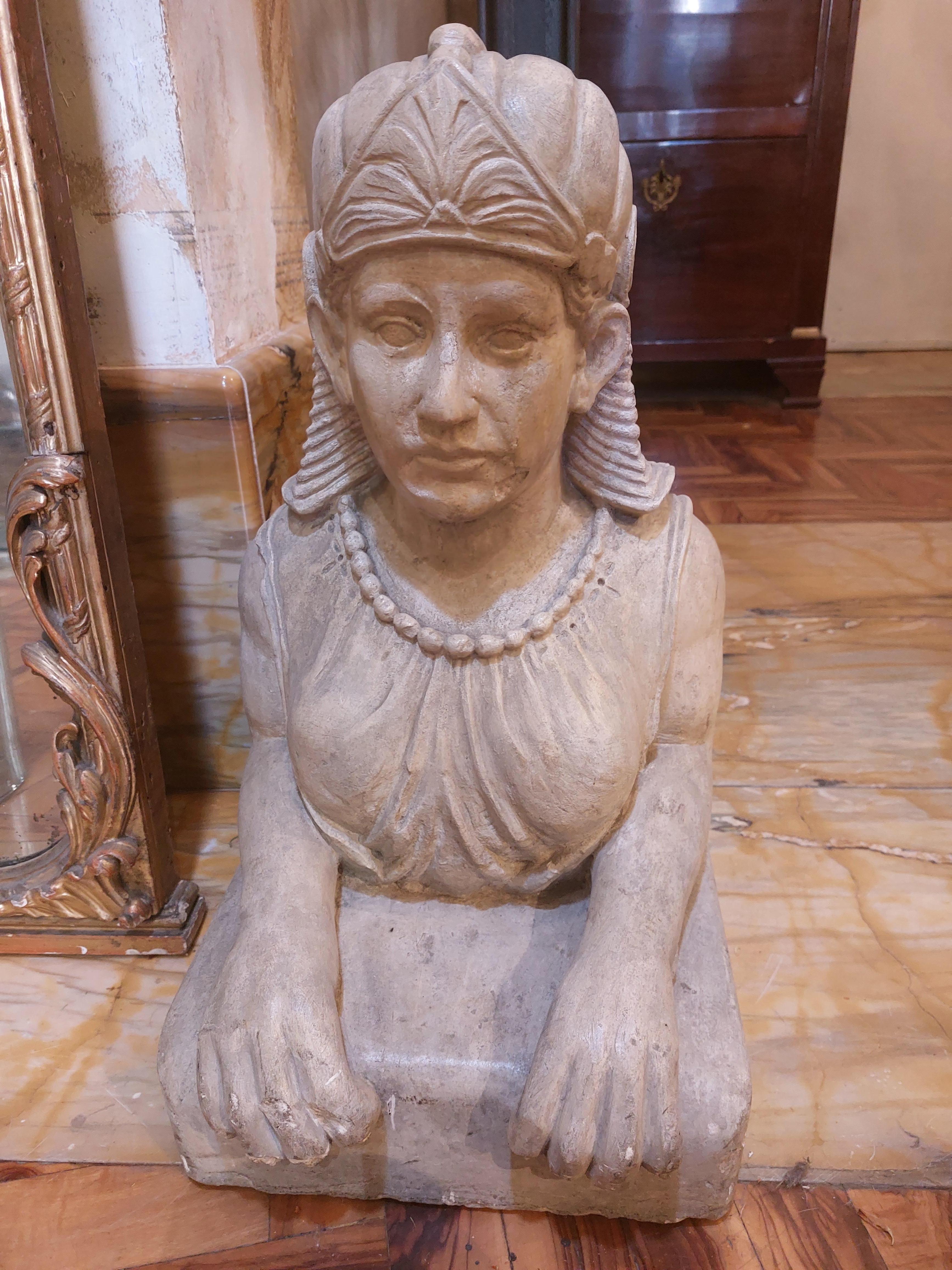 Pareja de esfinges de piedra sicilianas Renacimiento neoclásico en venta