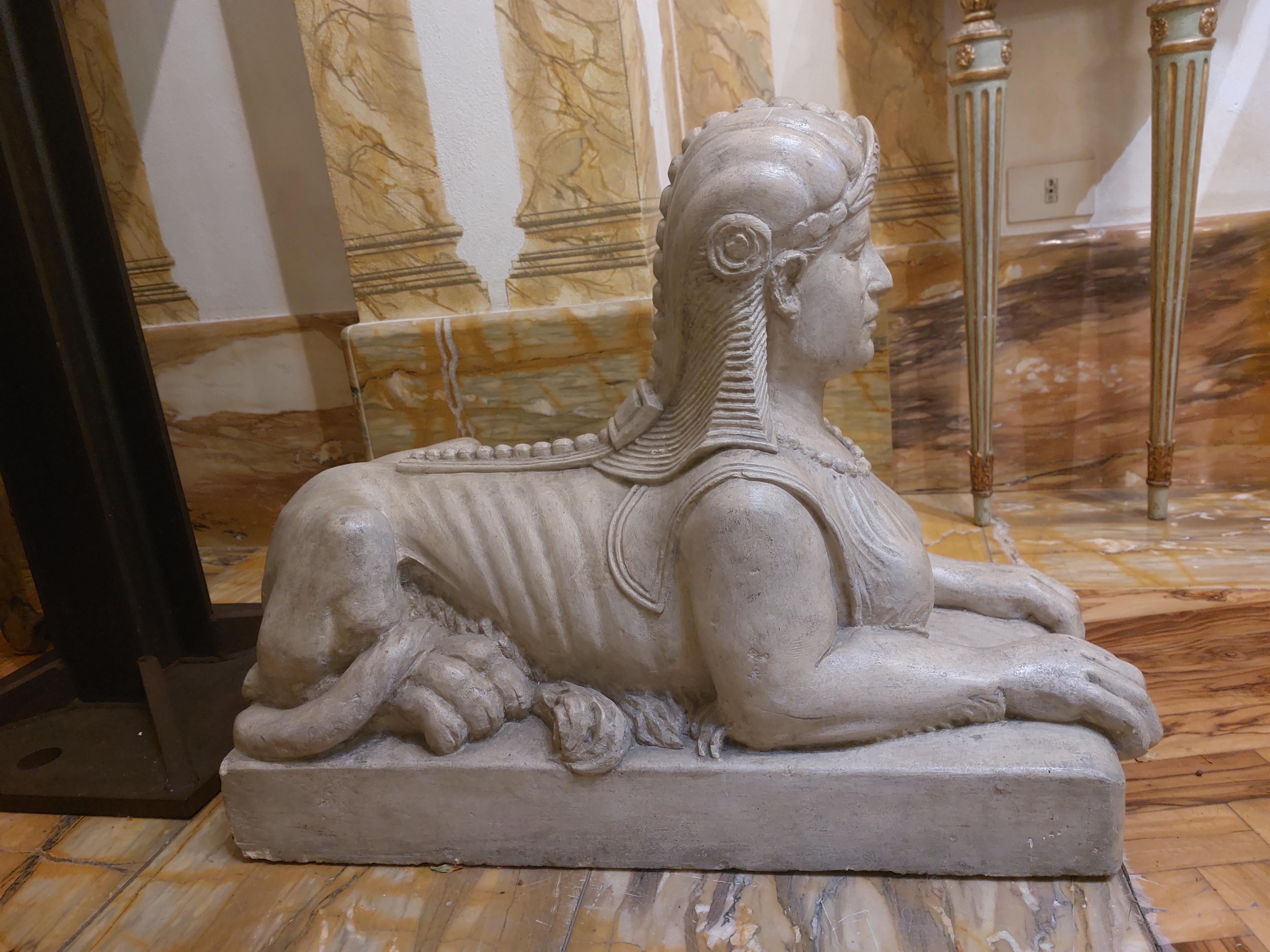 Pareja de esfinges de piedra sicilianas Italian en venta