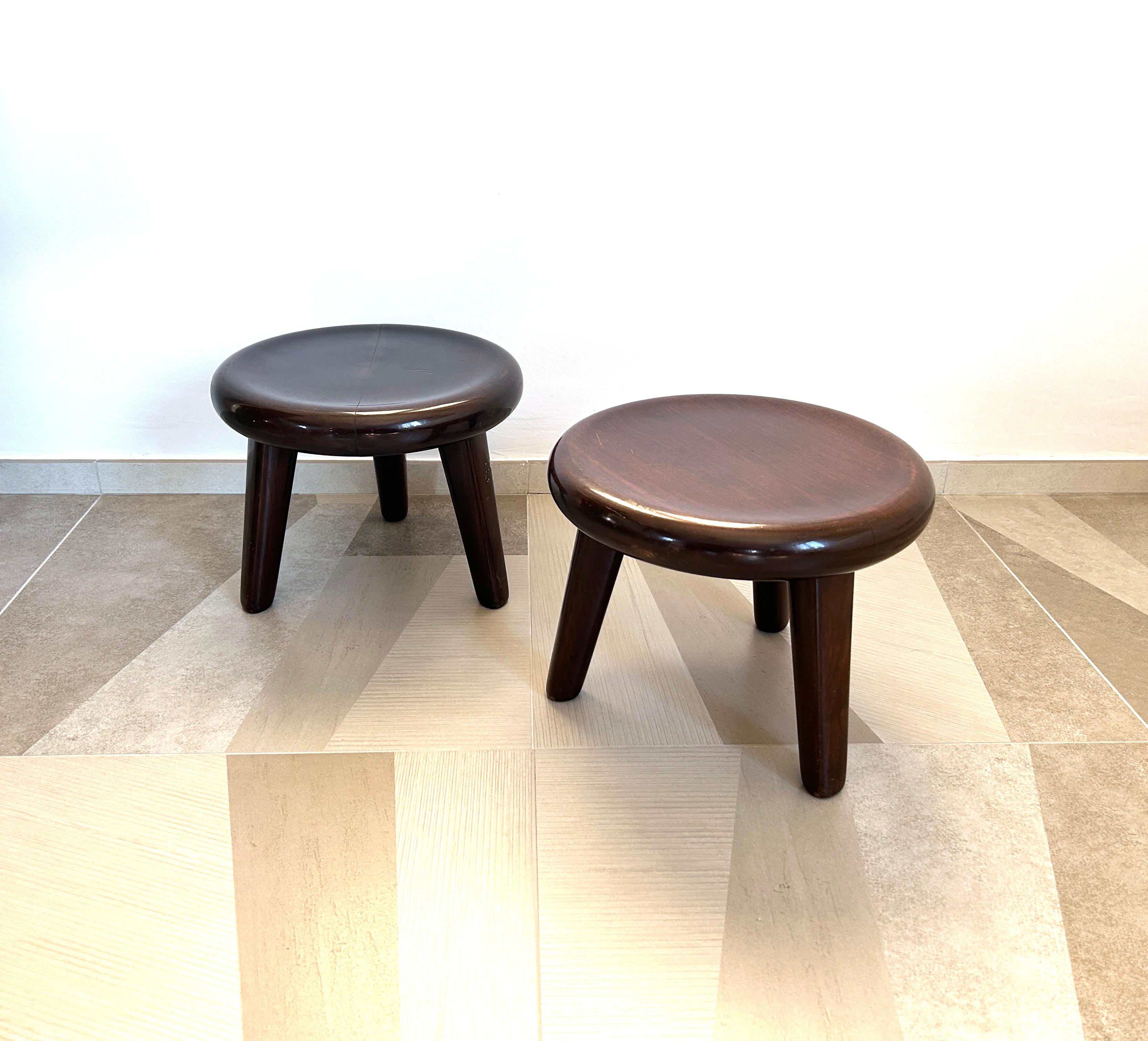 Italian Pair of wooden stools attributed to Vittorio Valabrega For Sale
