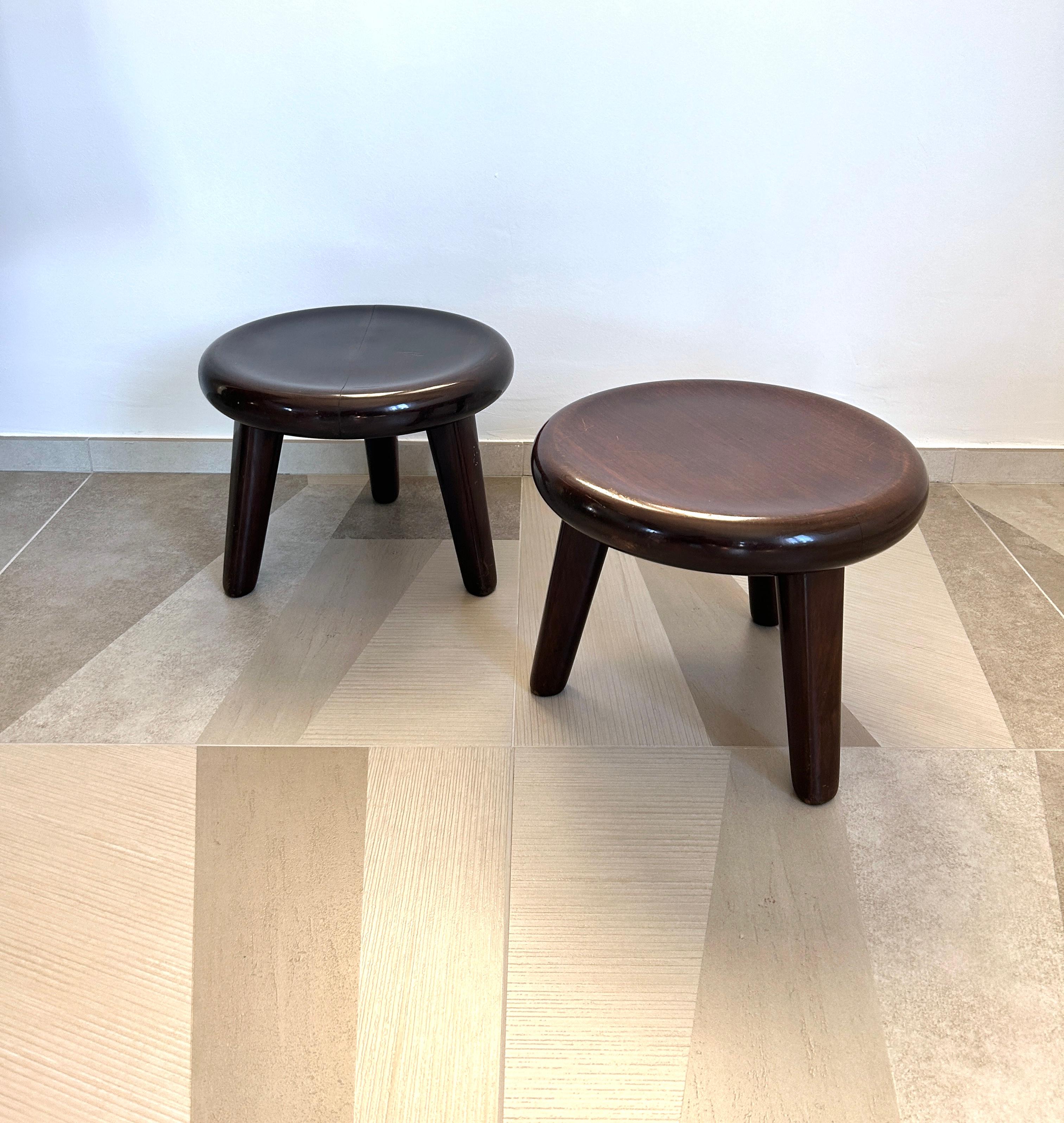 Pair of wooden stools attributed to Vittorio Valabrega In Good Condition For Sale In Rivoli, IT
