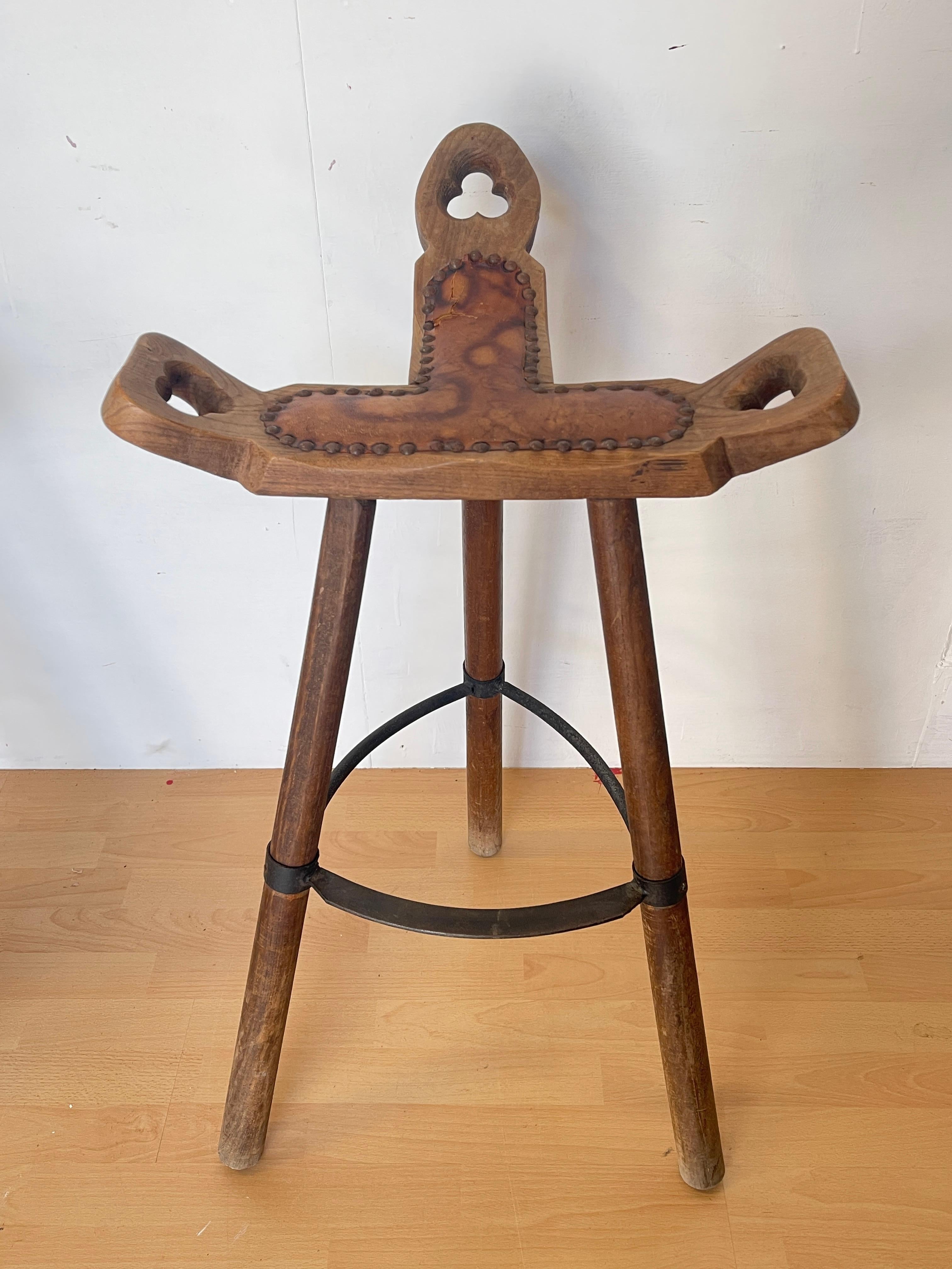 Paar rustikale Massivholzhocker - Vintage Mountain Style im Zustand „Gut“ im Angebot in Cantù, IT