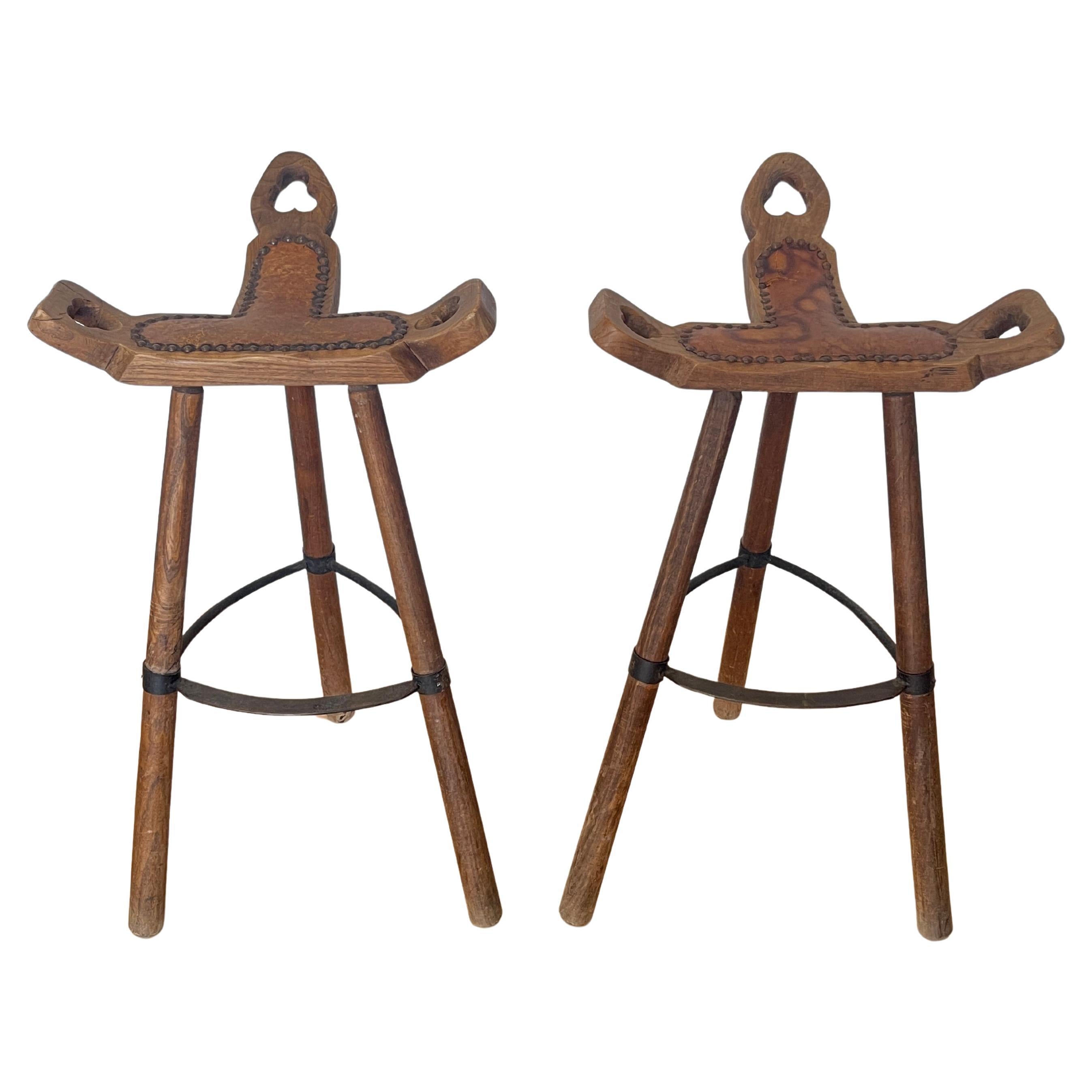 Paire de tabourets rustiques en bois massif - style montagne vintage en vente