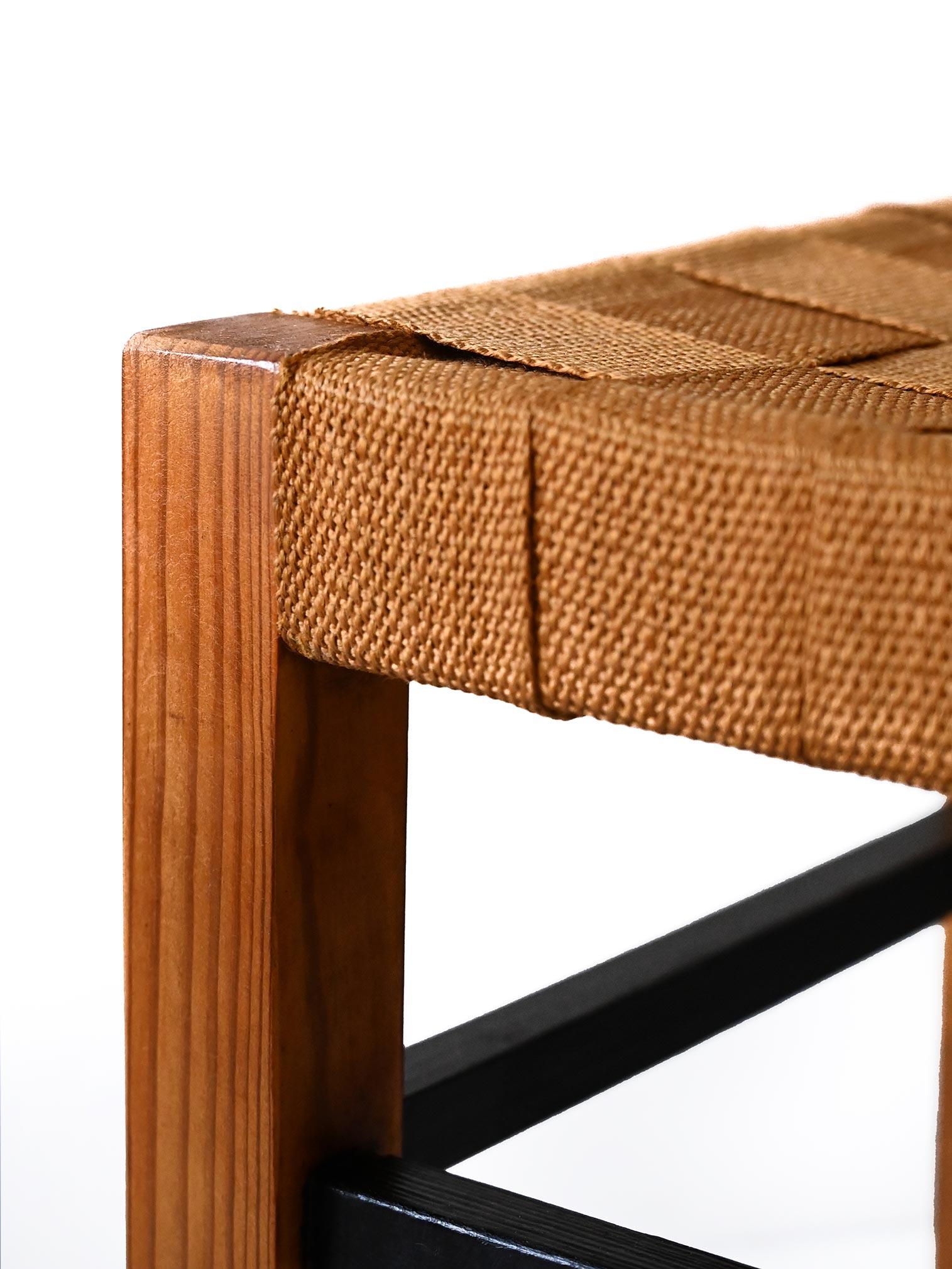 Coppia di sgabelli scandinavi vintage con seduta intrecciata In condizioni buone in vendita a Brescia, IT