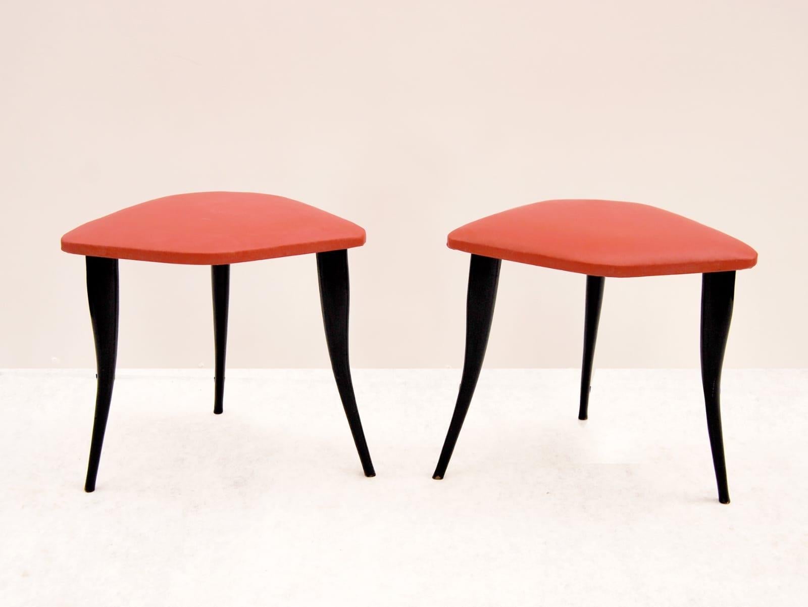 Pair of tripod stools, Made in Italy, 1950s. 
Very rare 1950s tripod stools made of wood. The seats are upholstered in red faux leather fabric original to the period. 
The price of shipping is for the Italian territory, for the islands and for
