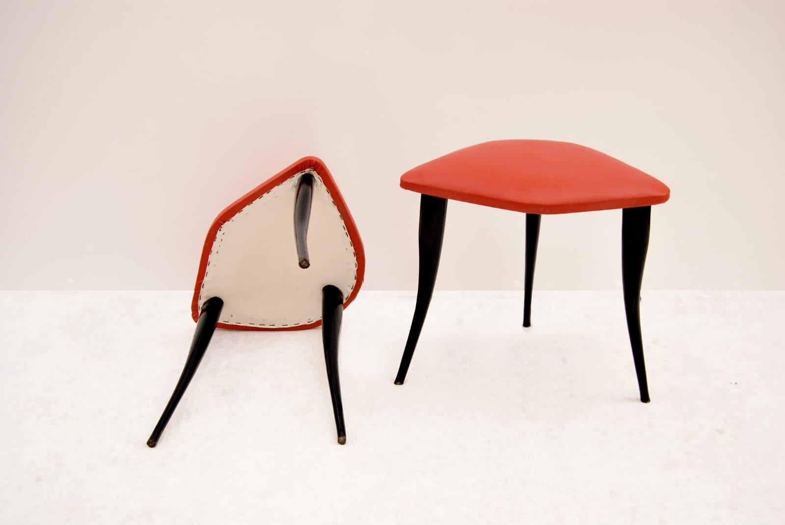 Italian Pair of tripod stools, 1950s For Sale