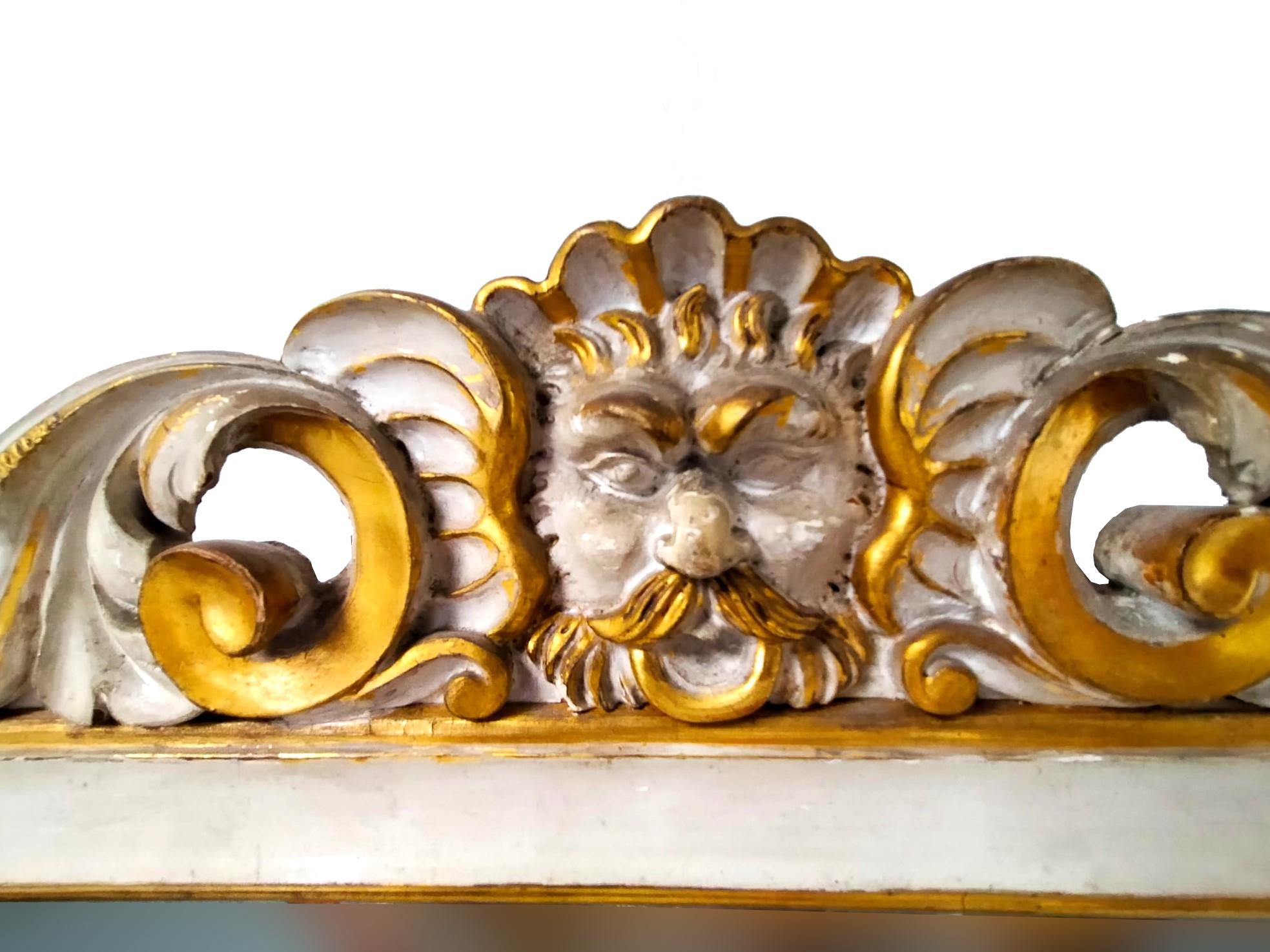 Pair of mirrors carved and gilded frames 13th century In Good Condition For Sale In Cesena, FC