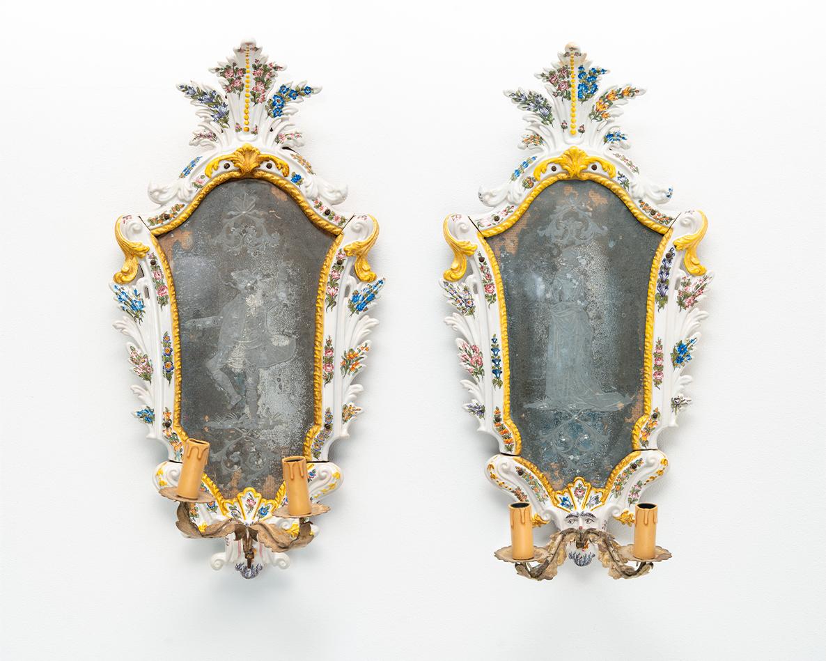 Luigi XV Coppia di specchierine veneziane in maiolica del Settecento in vendita
