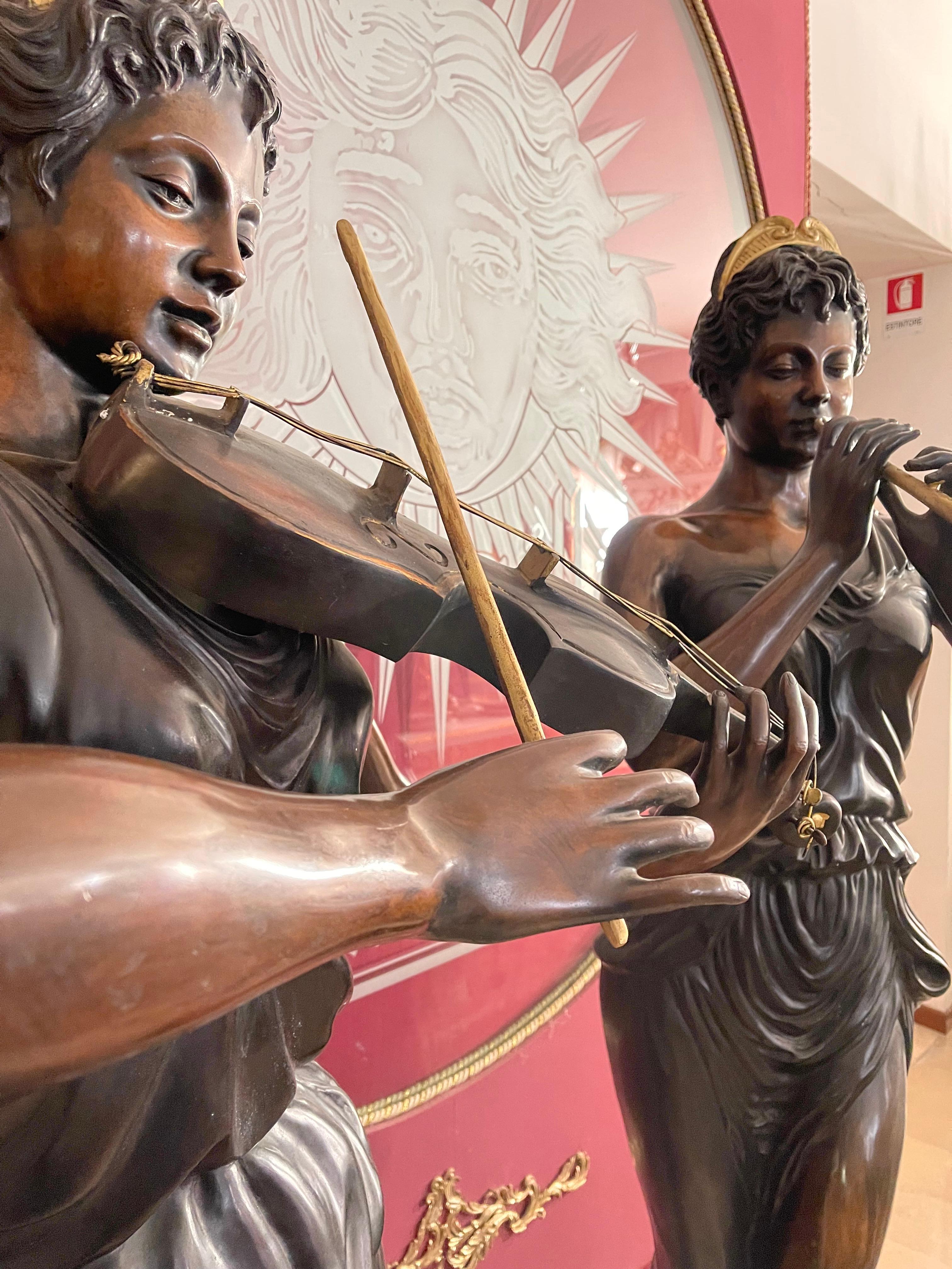 Italian Coppia di Statue flute player and violinist in bronzo  For Sale