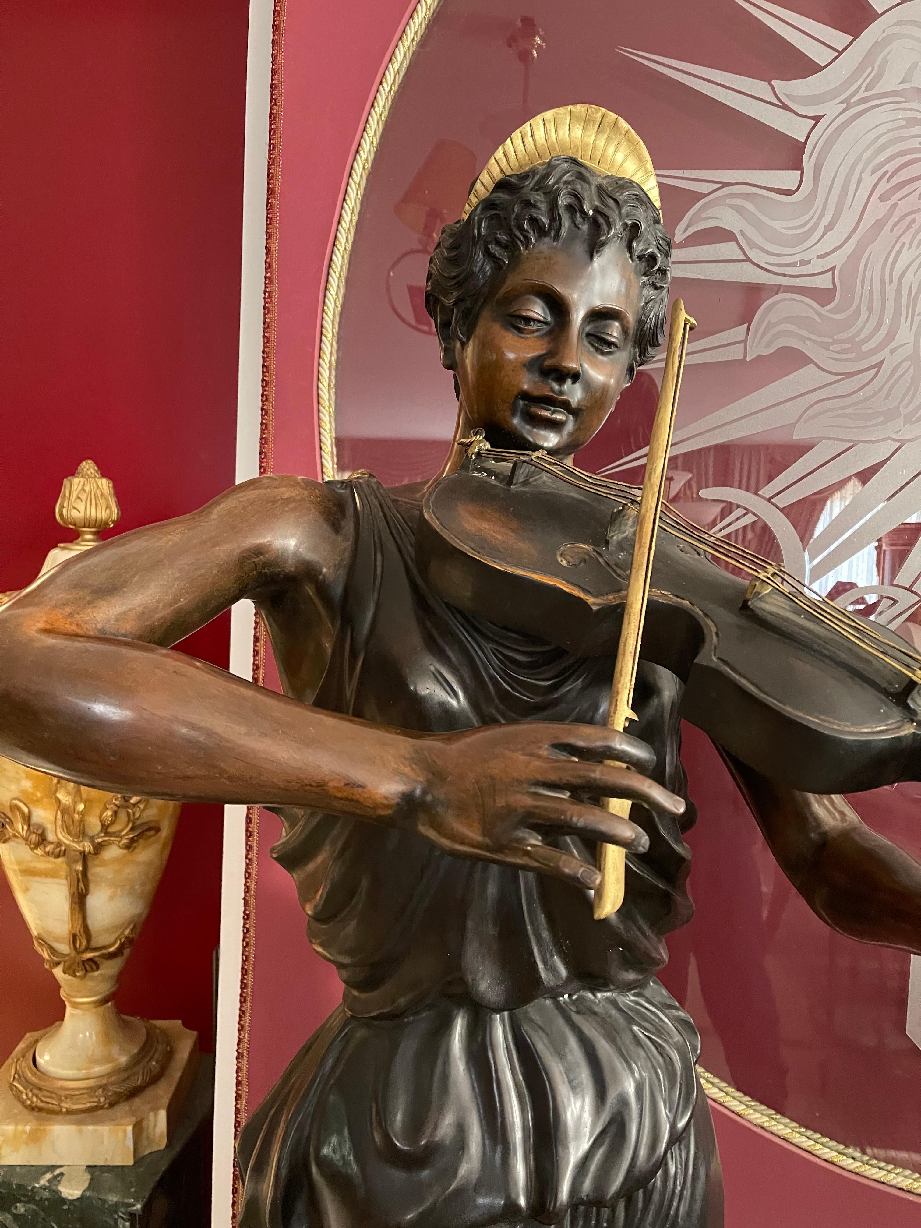 Other Coppia di Statue flute player and violinist in bronzo  For Sale