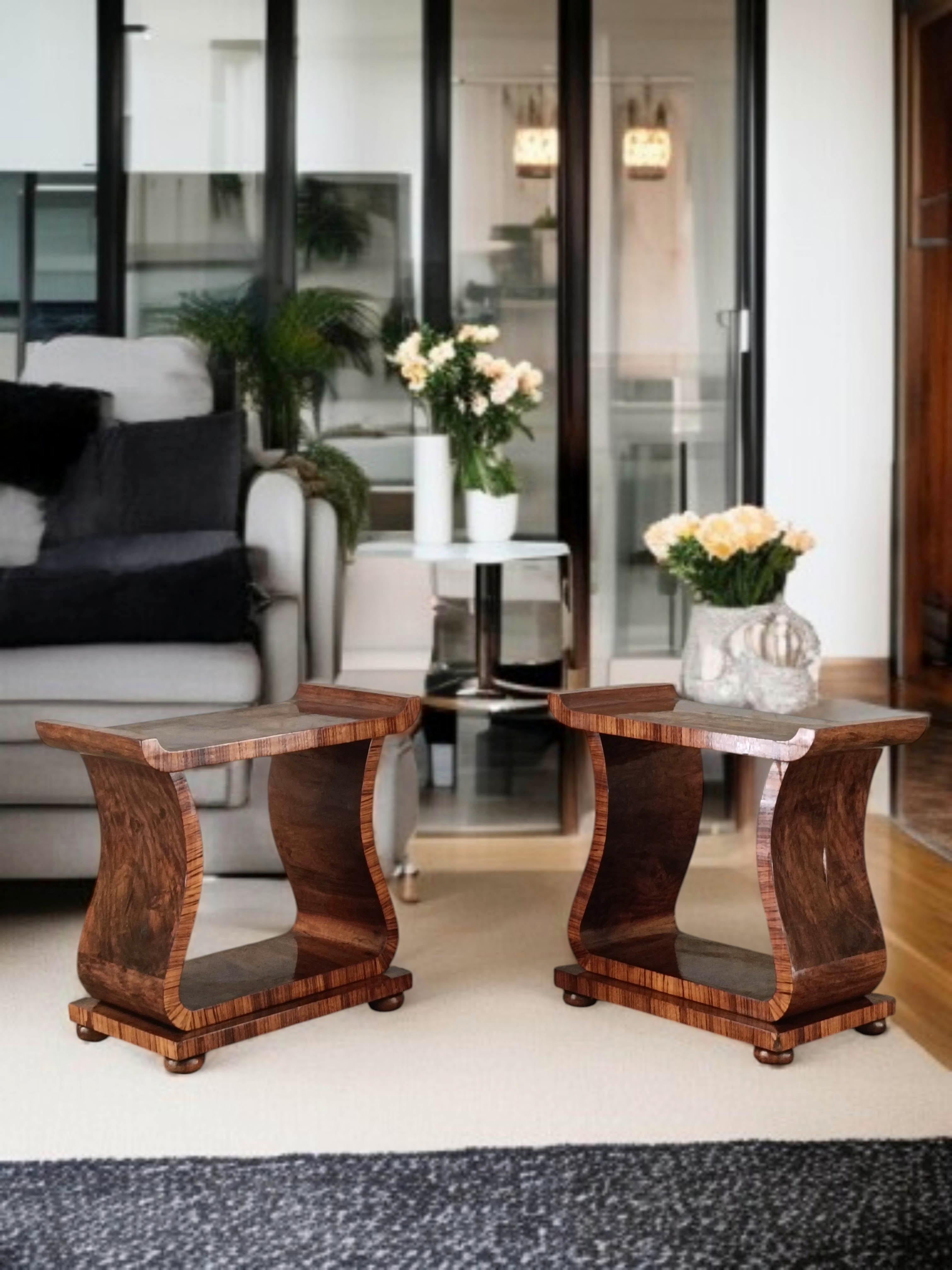 Pair of Art Deco Coffee Tables in Walnut Burl, Italy 1930s For Sale 2