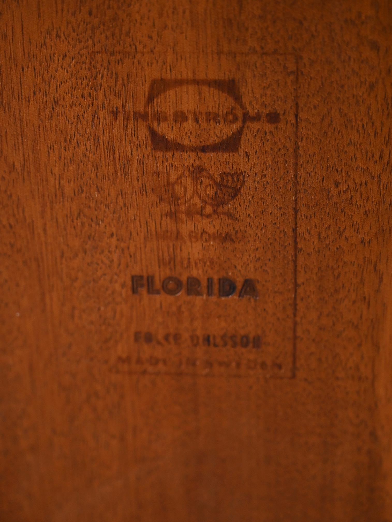 Paar Couchtische aus Nussbaumholz Modell 'Florida' von Folke Ohlsson 1950er Jahre (Swedish) im Angebot