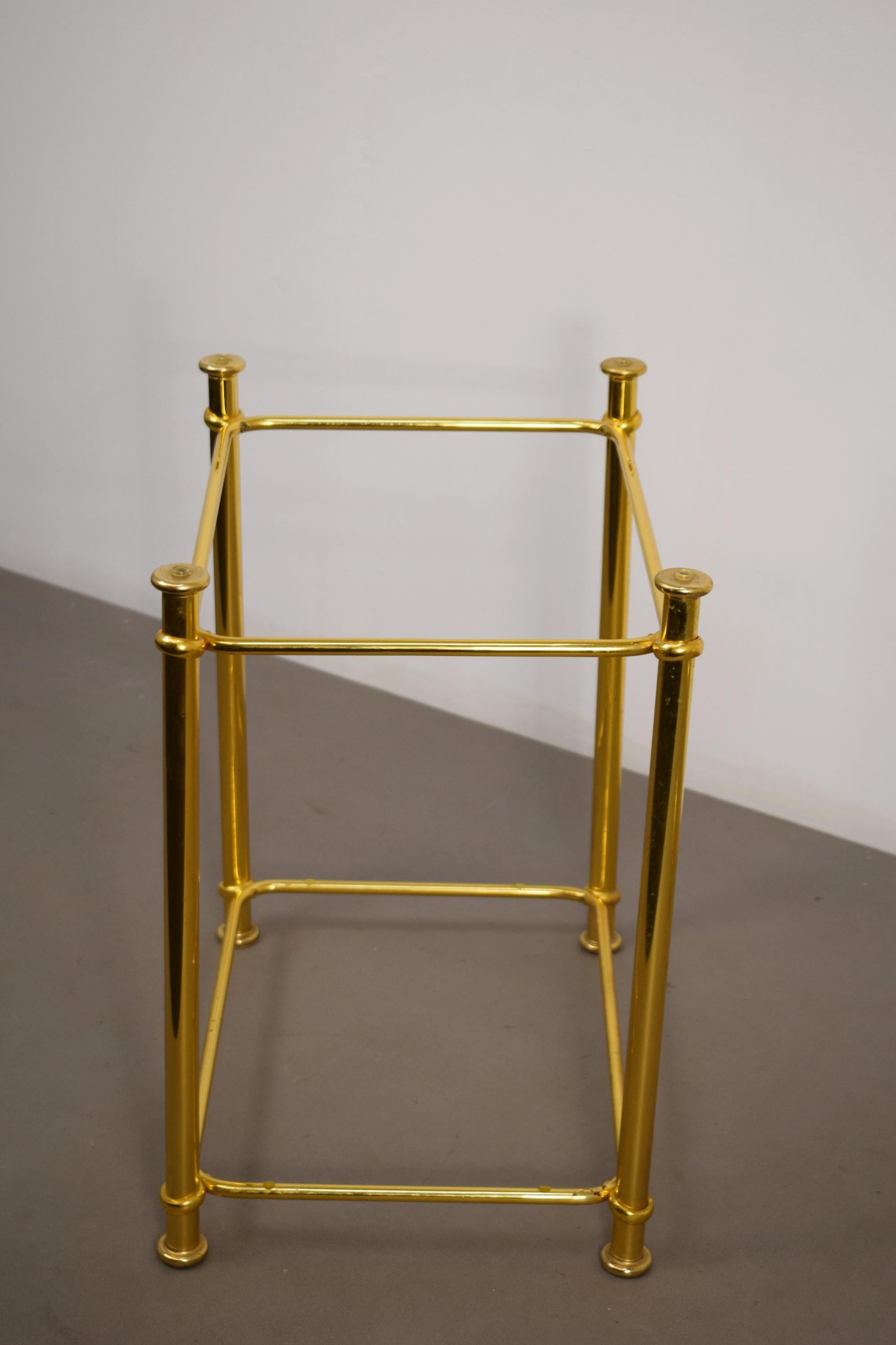 Paire de tables basses en laiton, Italie, années 1970. 11