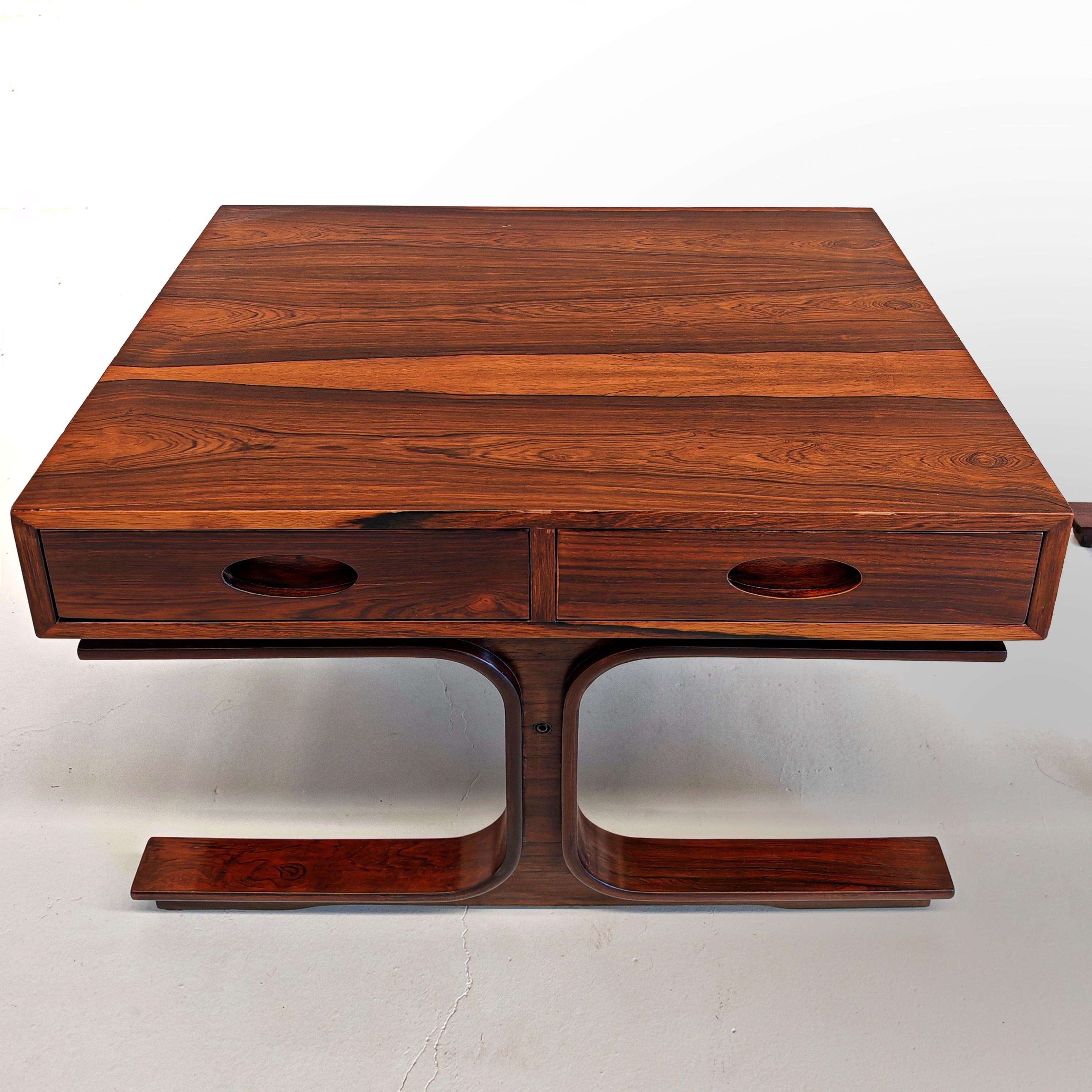 coppia di tavolini o comodini in legno di Gianfranco Frattini per Bernini anni 60 in vendita 2