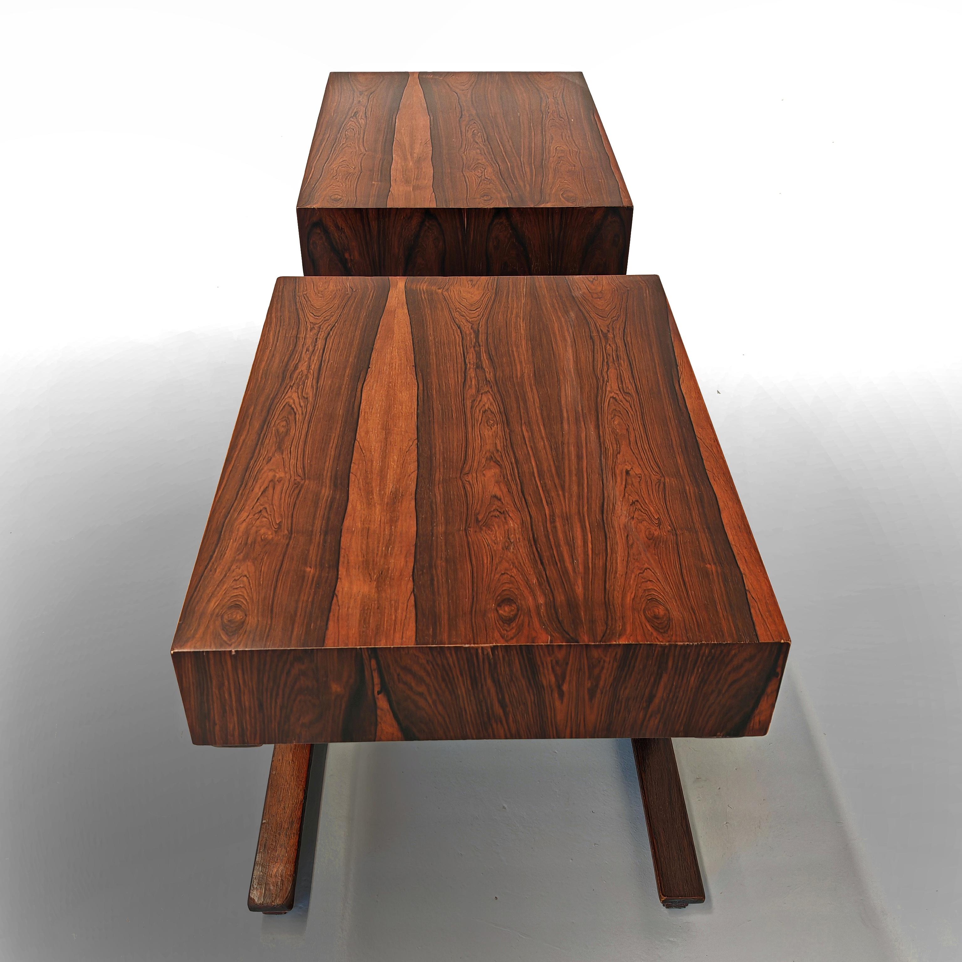 coppia di tavolini o comodini in legno di Gianfranco Frattini per Bernini anni 60 in vendita 4