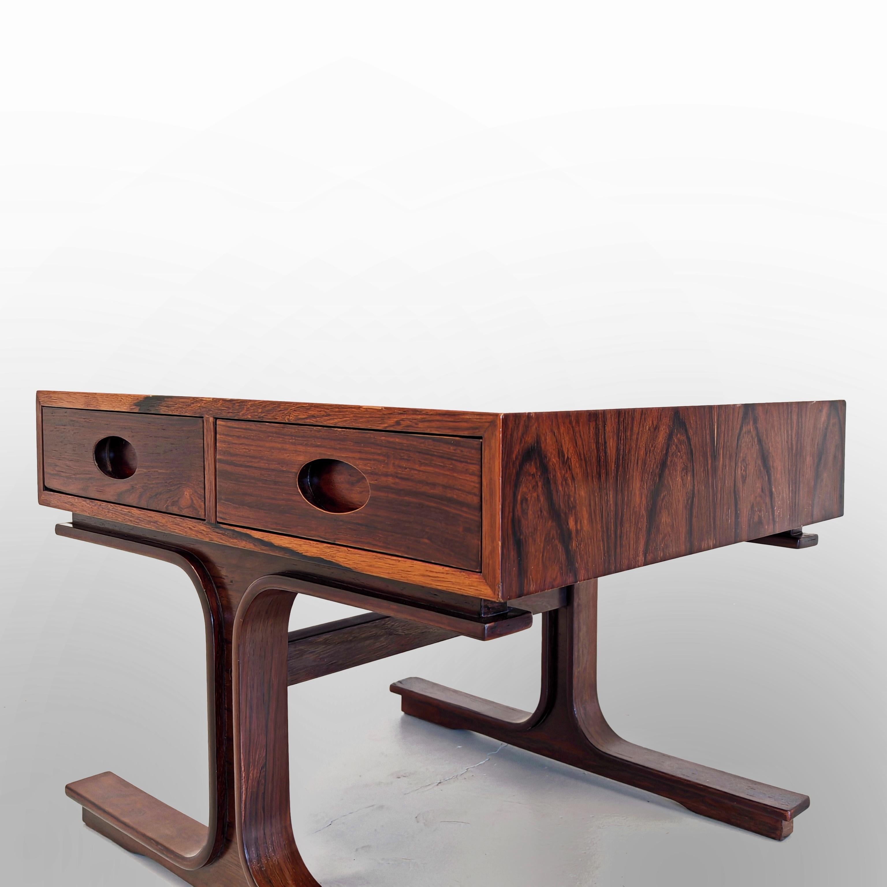 coppia di tavolini o comodini in legno di Gianfranco Frattini per Bernini anni 60 in vendita 5