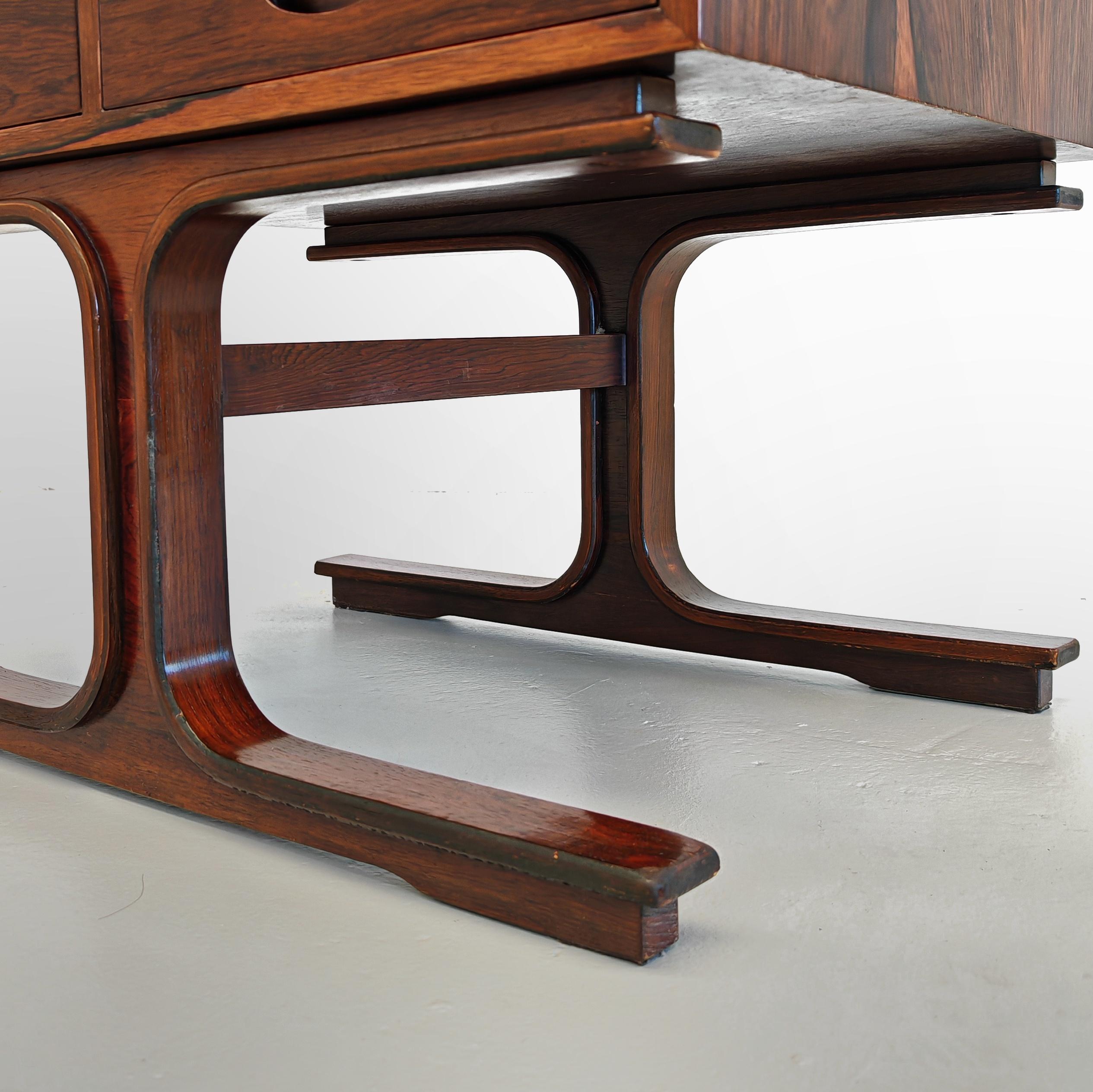 coppia di tavolini o comodini in legno di Gianfranco Frattini per Bernini anni 60 in vendita 7