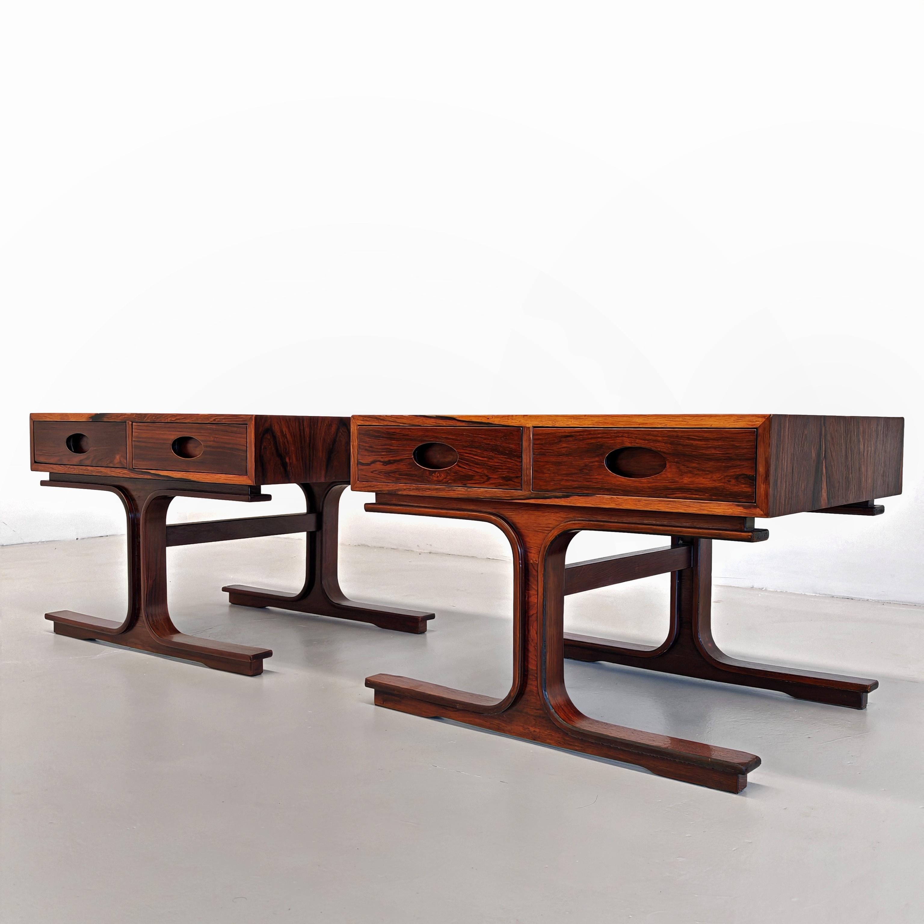 XX secolo coppia di tavolini o comodini in legno di Gianfranco Frattini per Bernini anni 60 in vendita