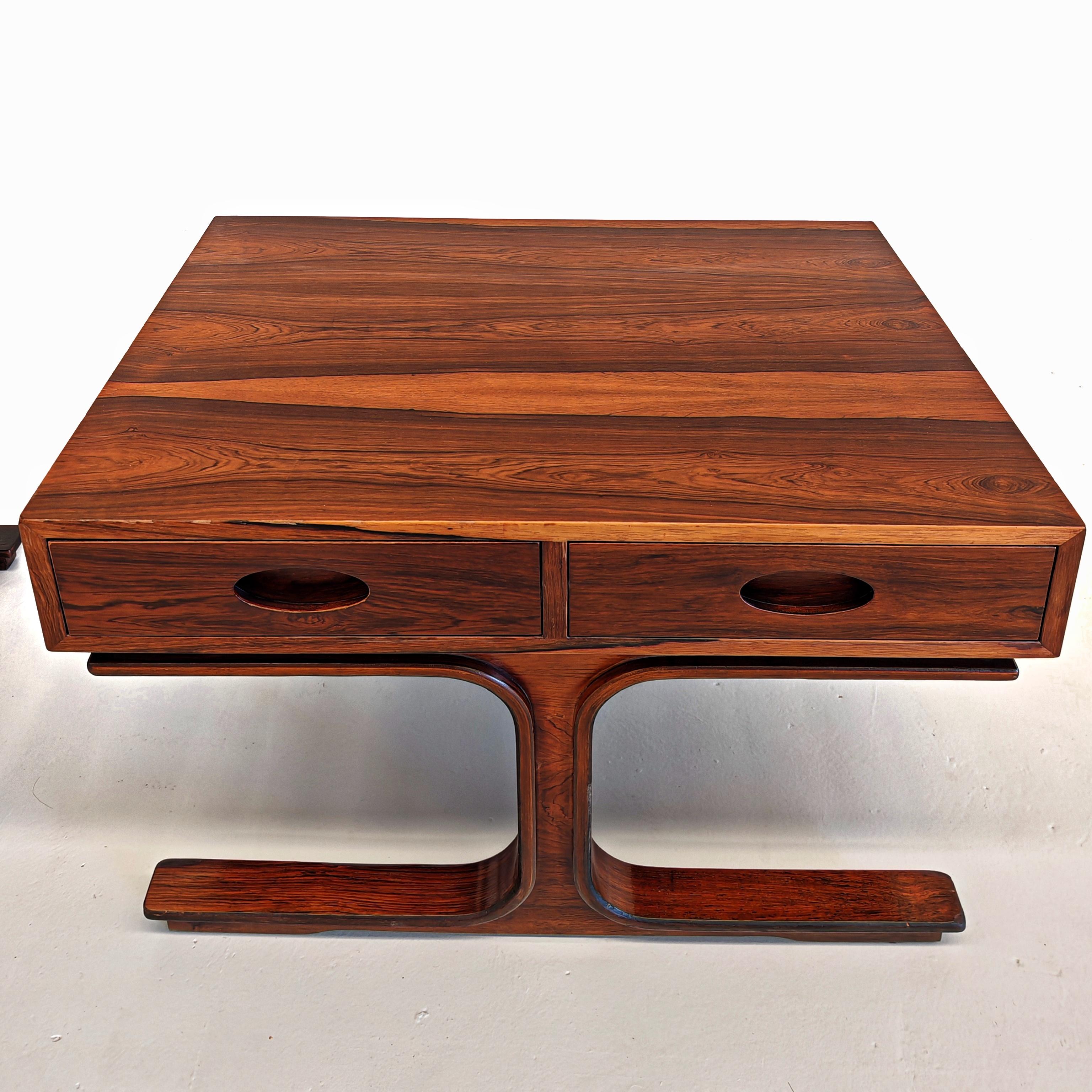 coppia di tavolini o comodini in legno di Gianfranco Frattini per Bernini anni 60 in vendita 1