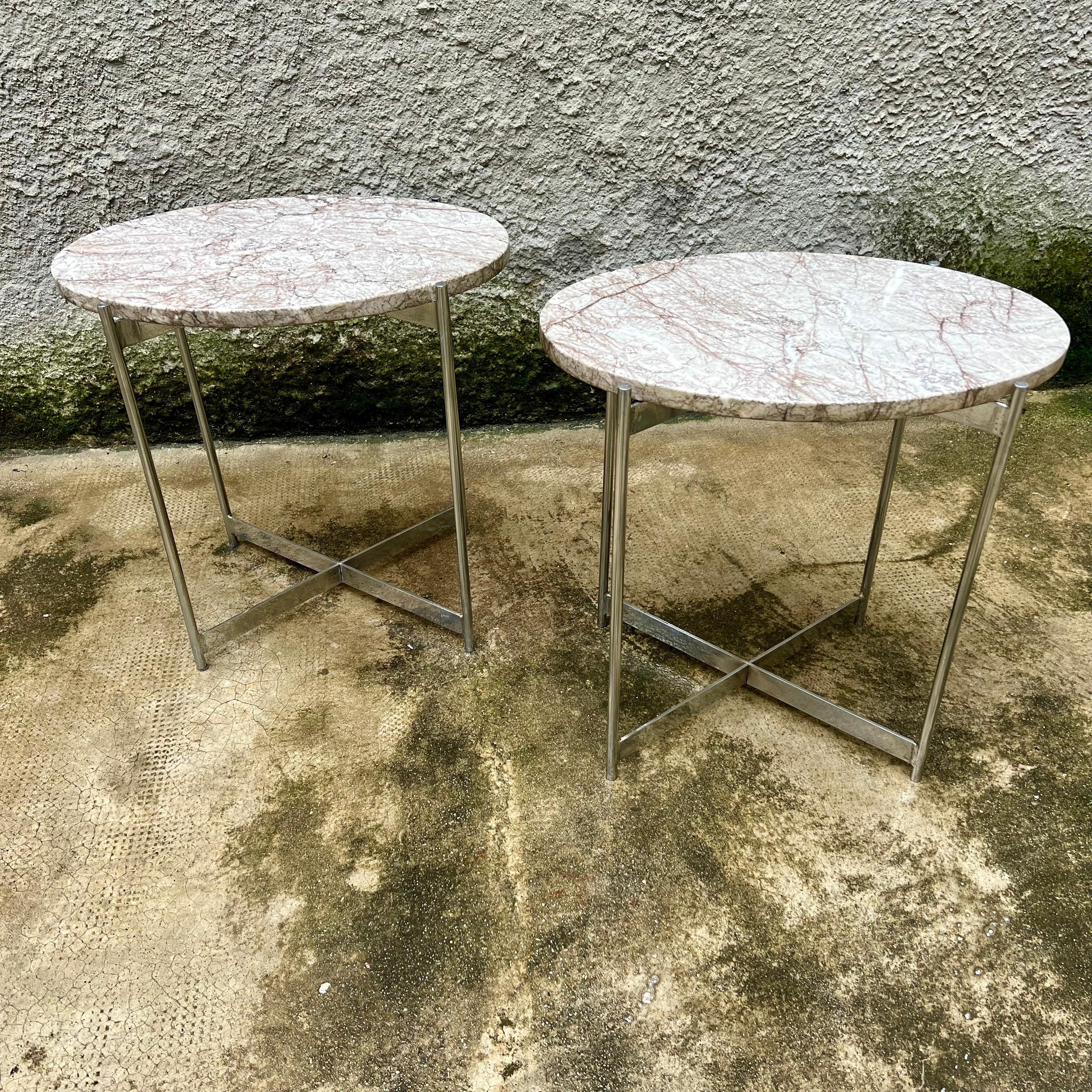 Paire de tables basses ovales - Acier chromé et marbre - Italie - années 1960 Bon état - En vente à Milano, IT