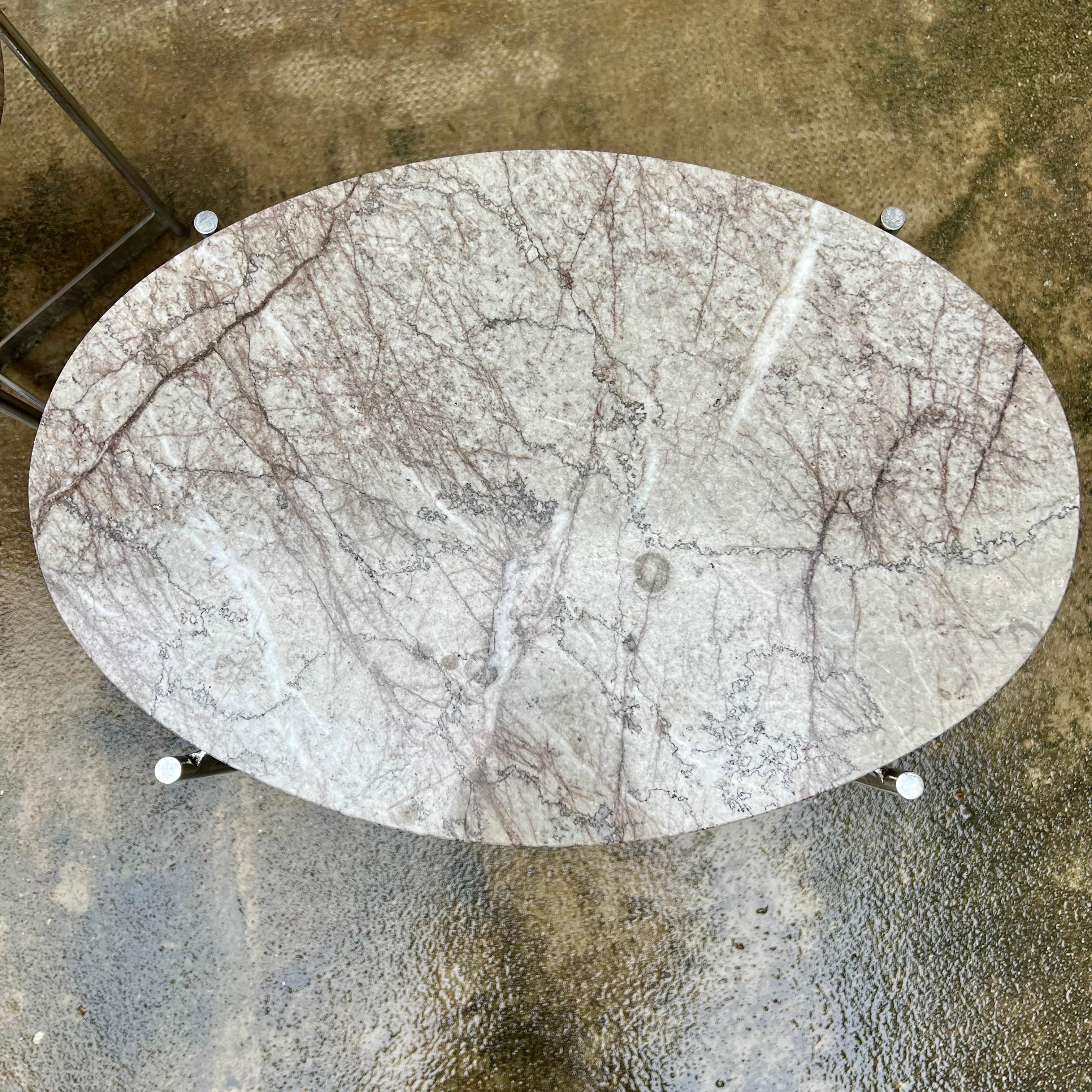 20th Century Paire de tables basses ovales - Acier chromé et marbre - Italie - années 1960 en vente