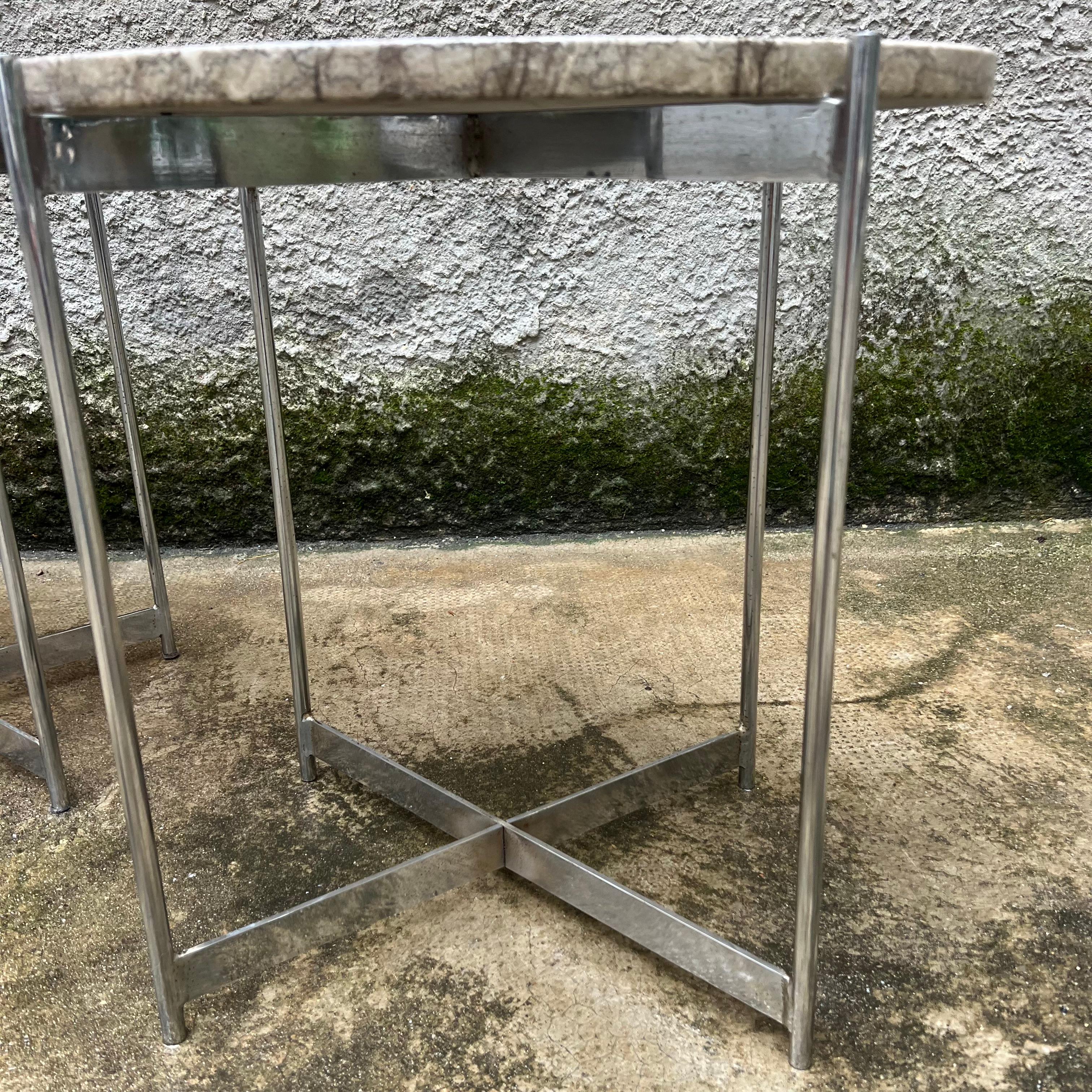 Paire de tables basses ovales - Acier chromé et marbre - Italie - années 1960 en vente 2
