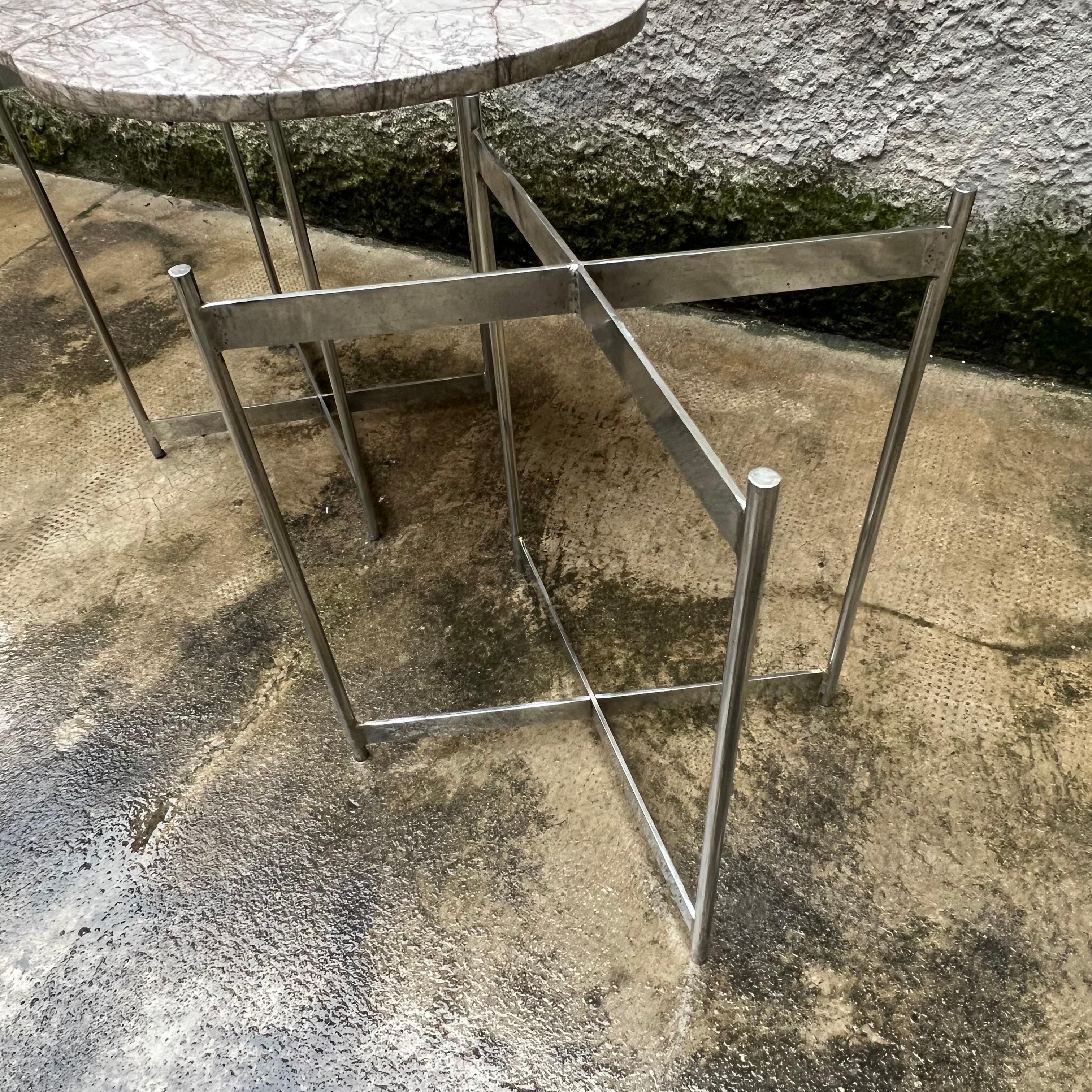 Paire de tables basses ovales - Acier chromé et marbre - Italie - années 1960 en vente 4