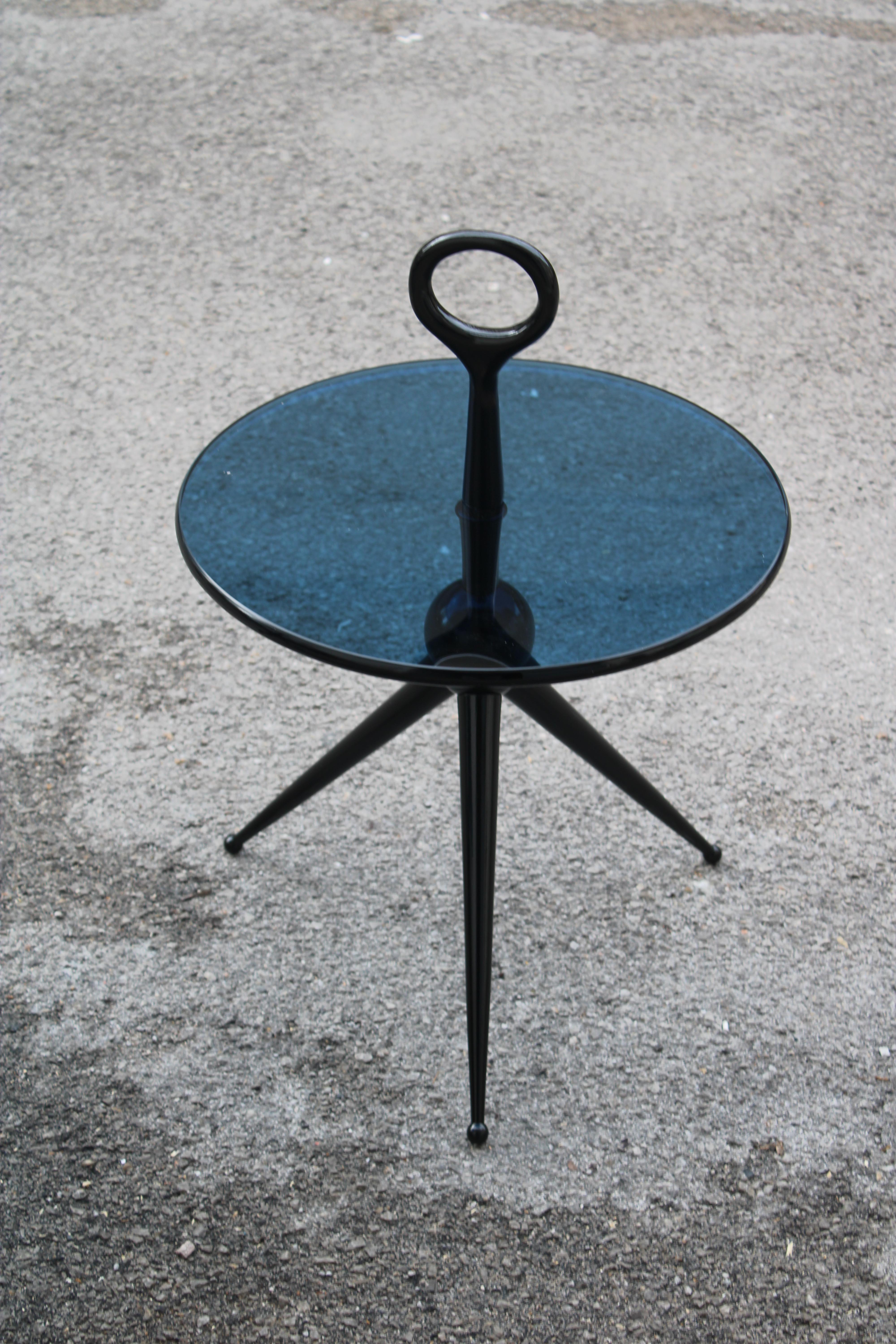 Mid-Century Modern Coppia di Tavolini Rotondi Cesare Lacca 1950 in legno e cristallo Blu en vente