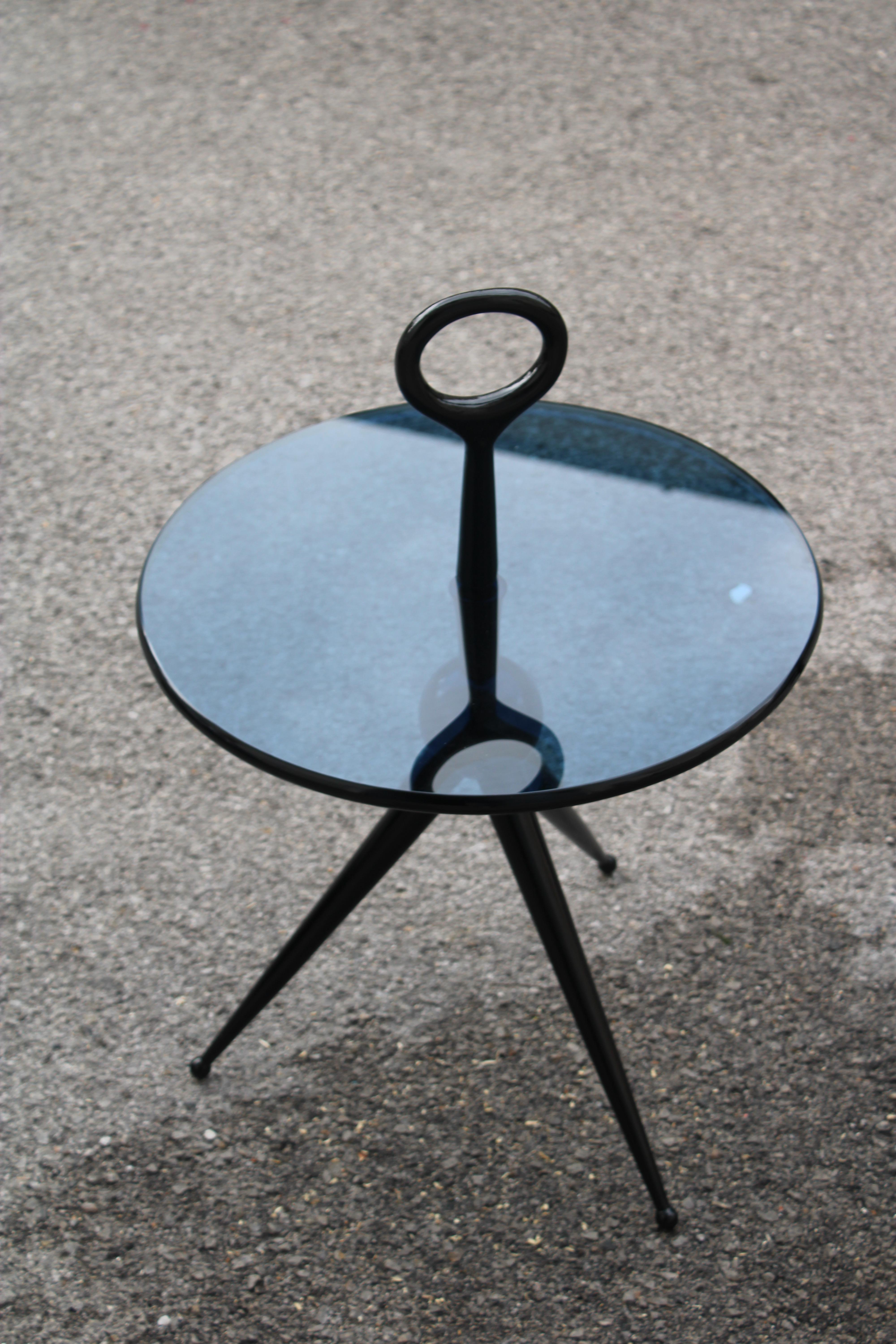 italien Coppia di Tavolini Rotondi Cesare Lacca 1950 in legno e cristallo Blu en vente